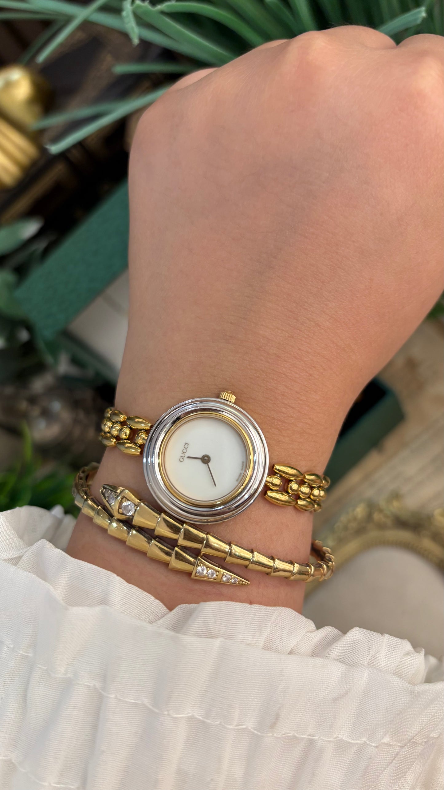 Extremely Rare Gucci Interchangeable Bezel Rice Link Watch with Metal Bezel Set in Gold Tone Quartz Swiss