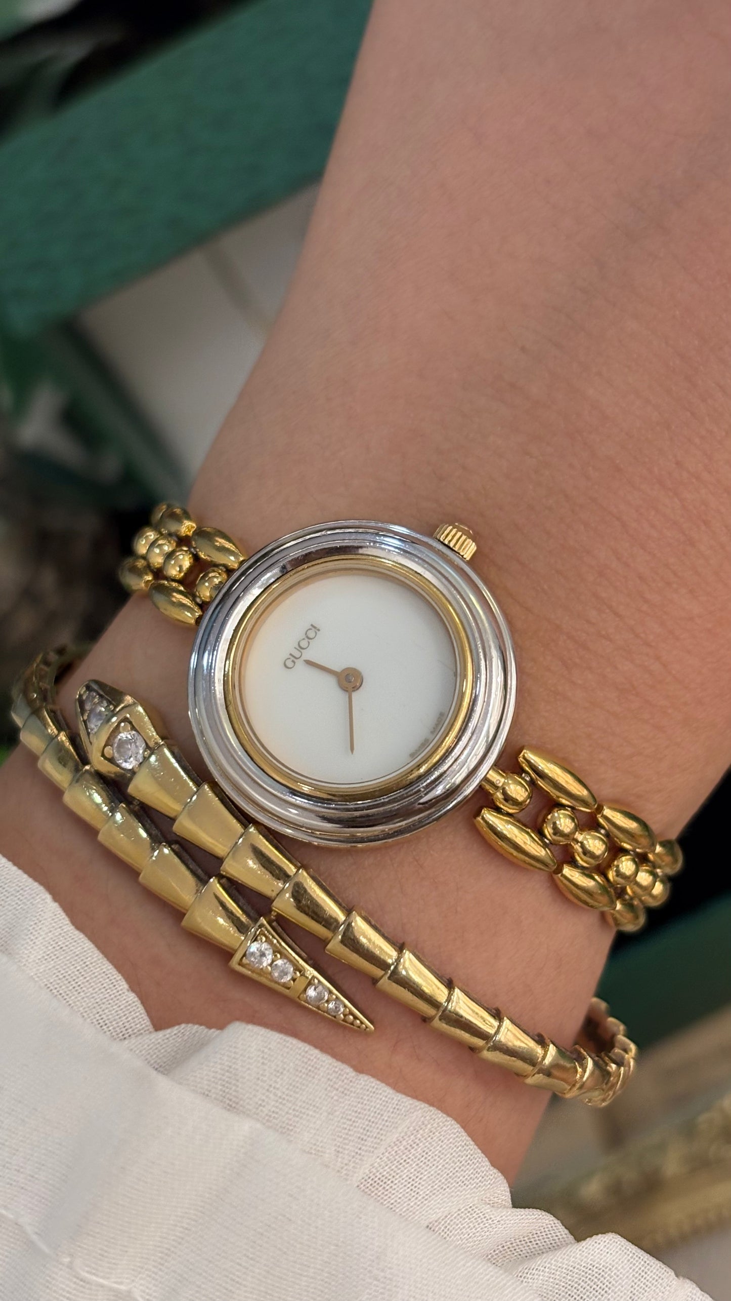 Extremely Rare Gucci Interchangeable Bezel Rice Link Watch with Metal Bezel Set in Gold Tone Quartz Swiss