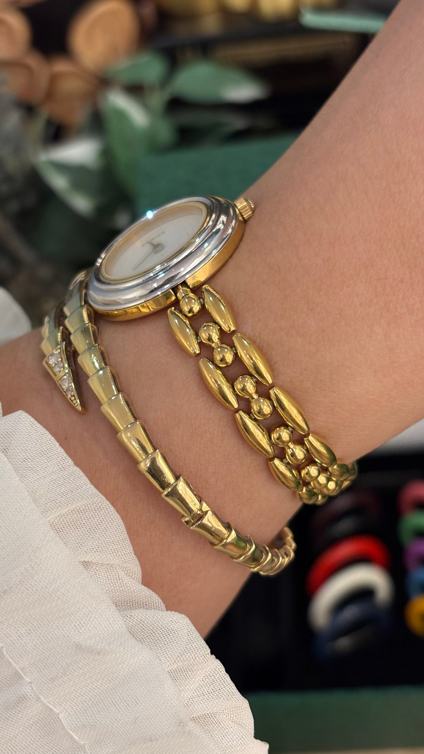 Extremely Rare Gucci Interchangeable Bezel Rice Link Watch with Metal Bezel Set in Gold Tone Quartz Swiss