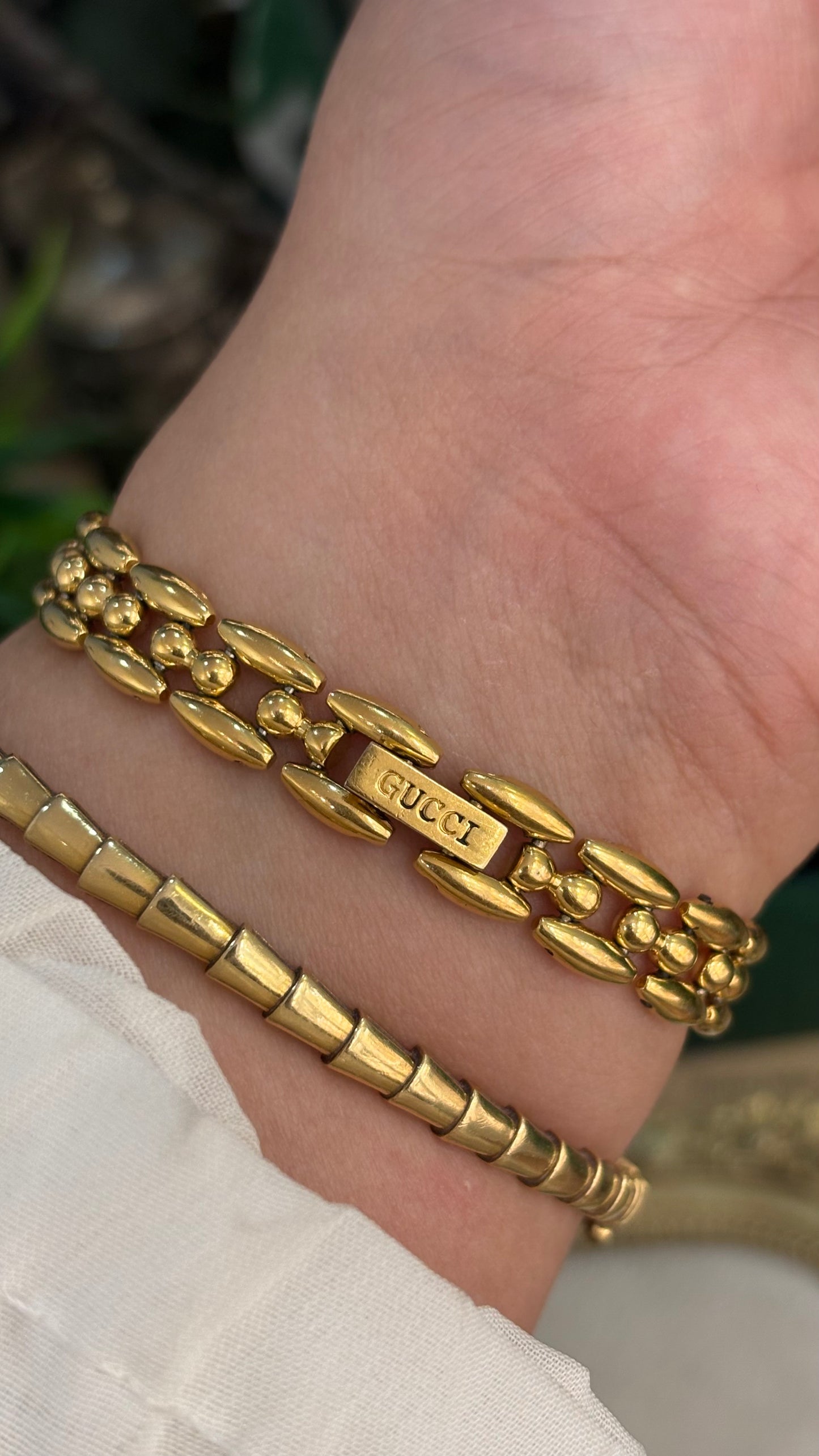 Extremely Rare Gucci Interchangeable Bezel Rice Link Watch with Metal Bezel Set in Gold Tone Quartz Swiss