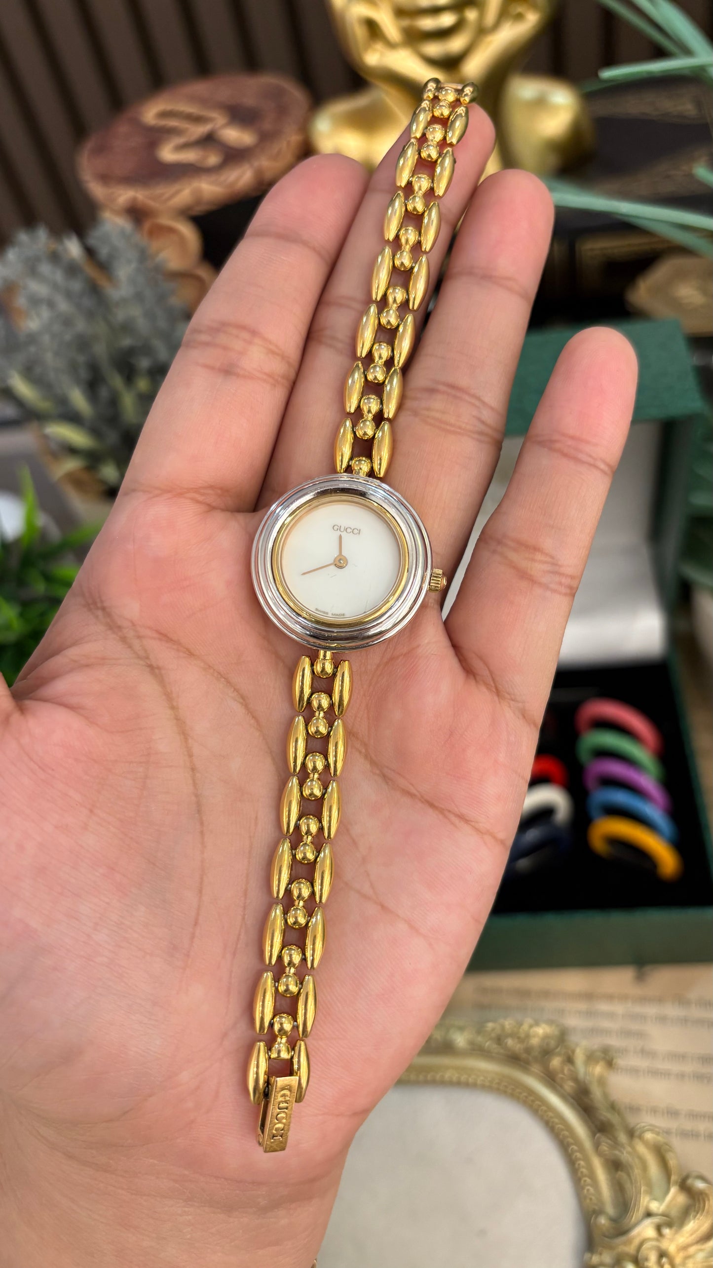 Extremely Rare Gucci Interchangeable Bezel Rice Link Watch with Metal Bezel Set in Gold Tone Quartz Swiss