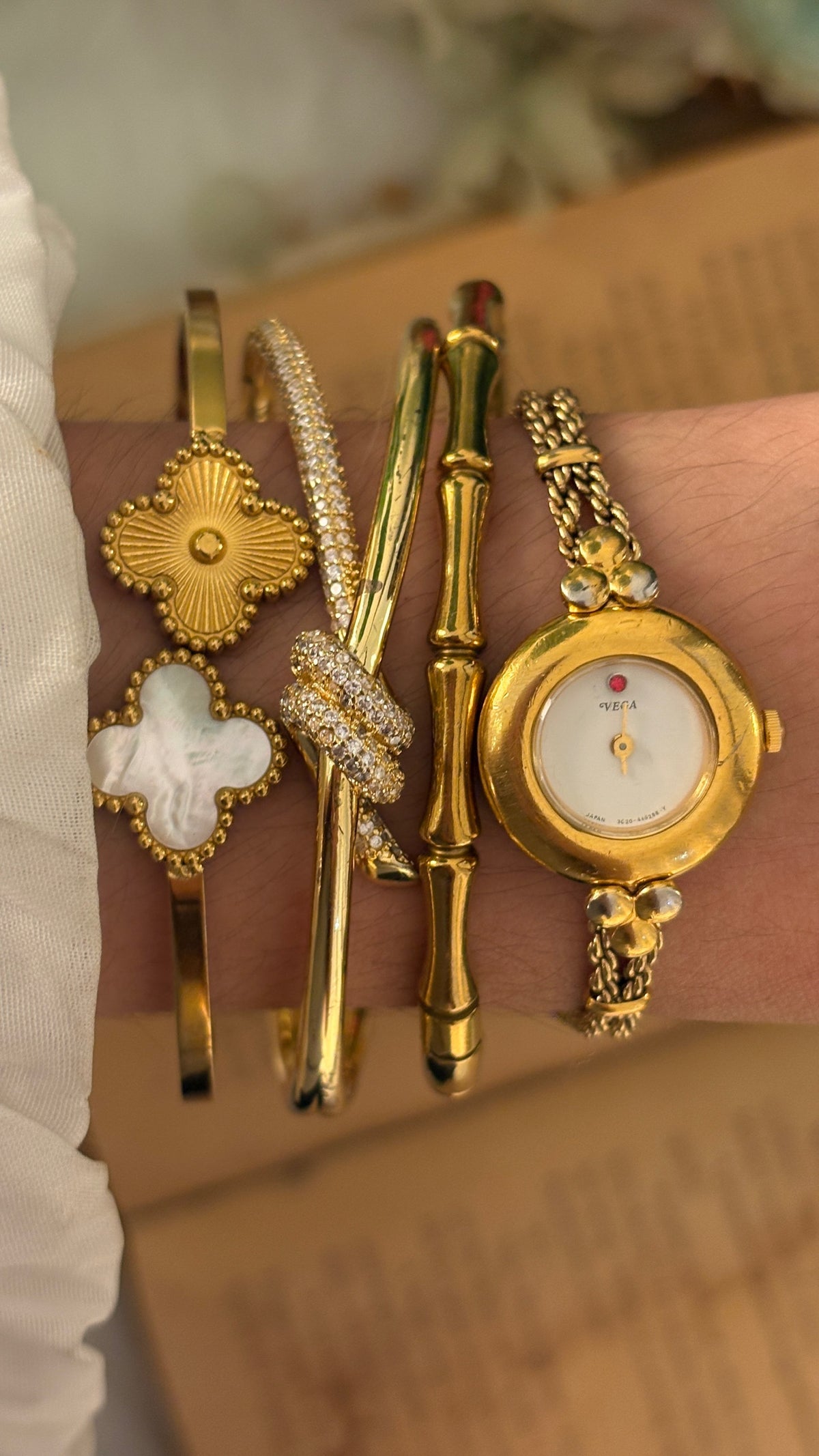 Rare Vintage Vega Citizen Rhinestone Accent Rope Bracelet Watch in Gold Tone Quartz