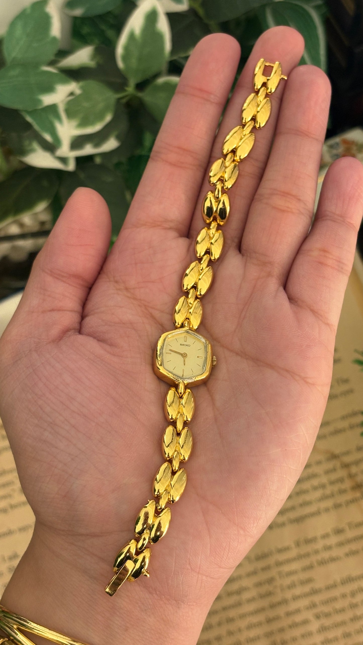 Extremely Rare Vintage Seiko Rice Link Hexagon Dial Watch in Gold Tone Quartz
