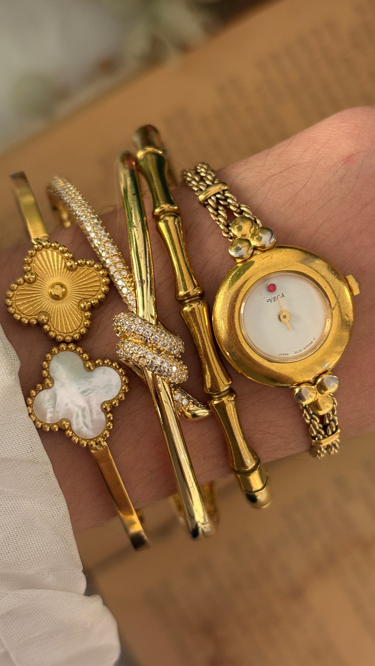 Rare Vintage Vega Citizen Rhinestone Accent Rope Bracelet Watch in Gold Tone Quartz