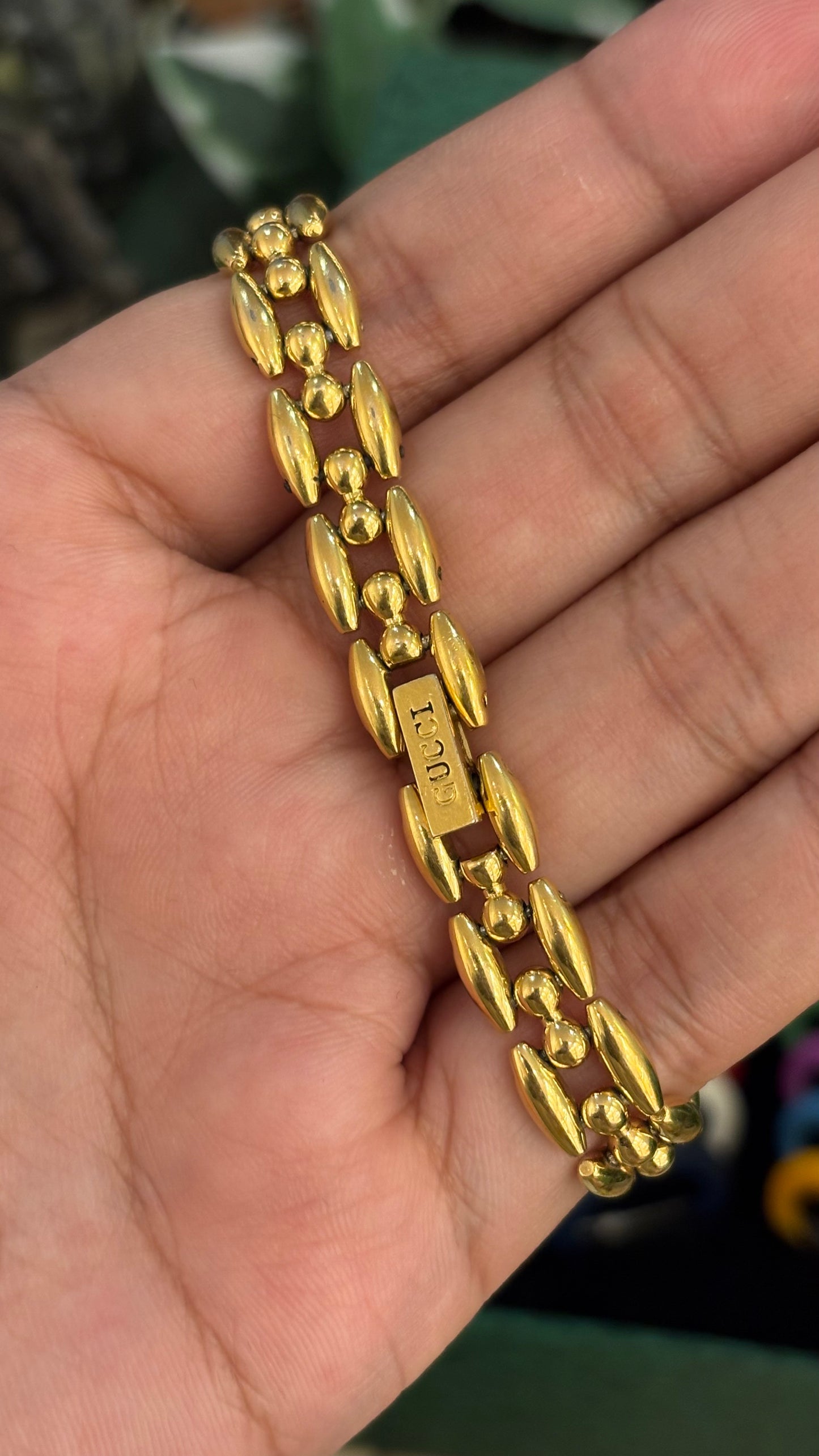 Extremely Rare Gucci Interchangeable Bezel Rice Link Watch with Metal Bezel Set in Gold Tone Quartz Swiss