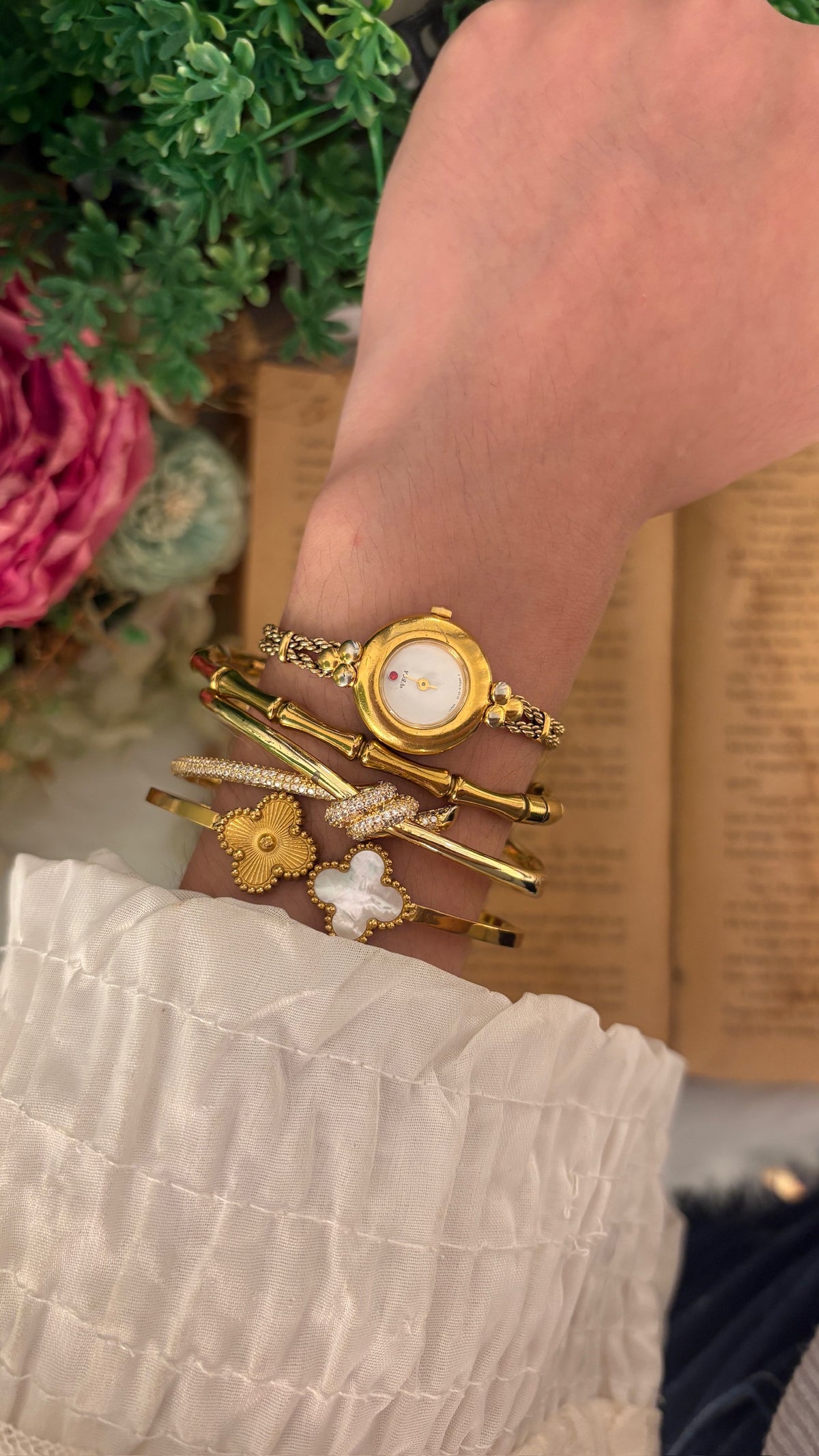 Rare Vintage Vega Citizen Rhinestone Accent Rope Bracelet Watch in Gold Tone Quartz