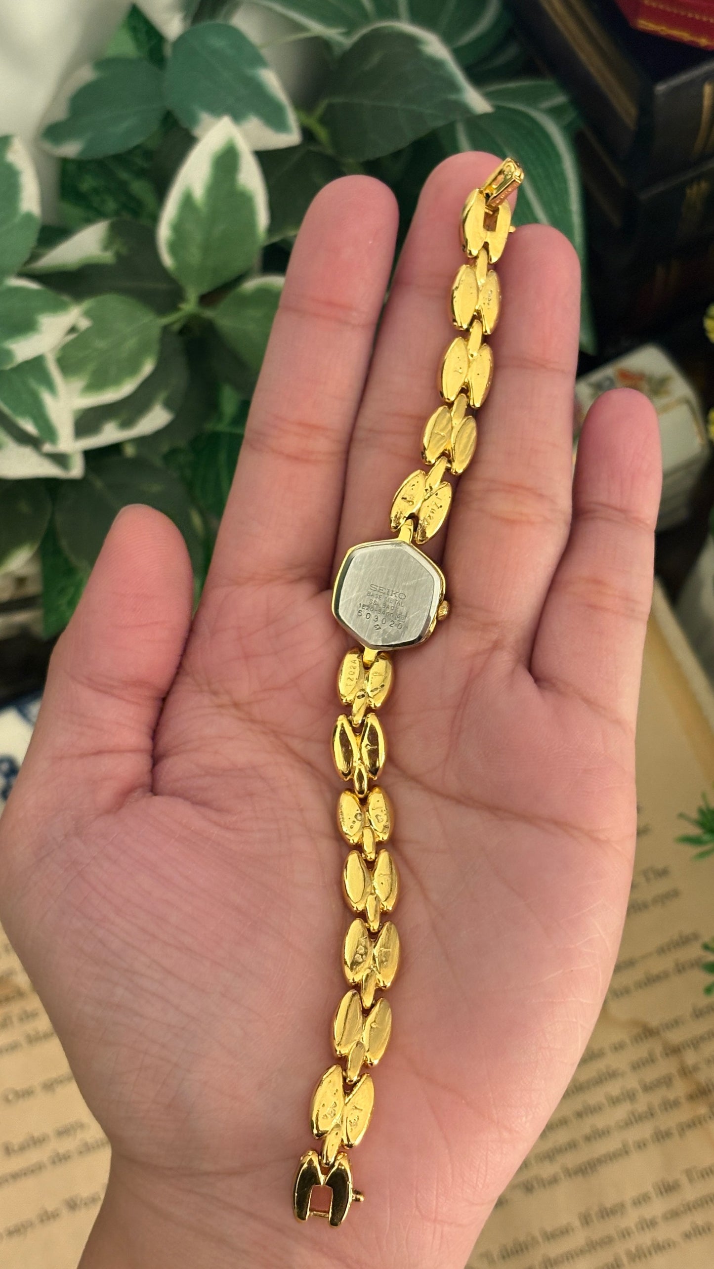 Extremely Rare Vintage Seiko Rice Link Hexagon Dial Watch in Gold Tone Quartz