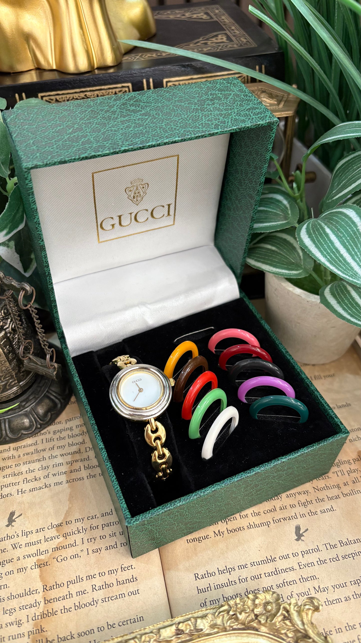 Extremely Rare Gucci Interchangeable Bezel Marina Link Watch with Metal Bezel Set in Gold Tone Quartz Swiss