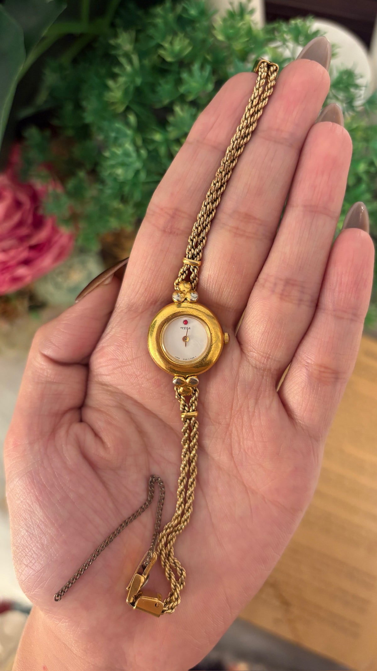 Rare Vintage Vega Citizen Rhinestone Accent Rope Bracelet Watch in Gold Tone Quartz