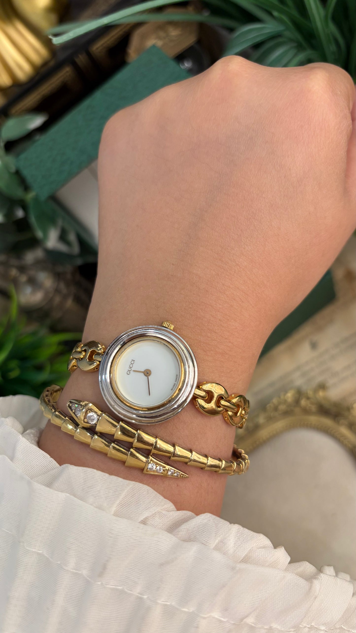 Extremely Rare Gucci Interchangeable Bezel Marina Link Watch with Metal Bezel Set in Gold Tone Quartz Swiss