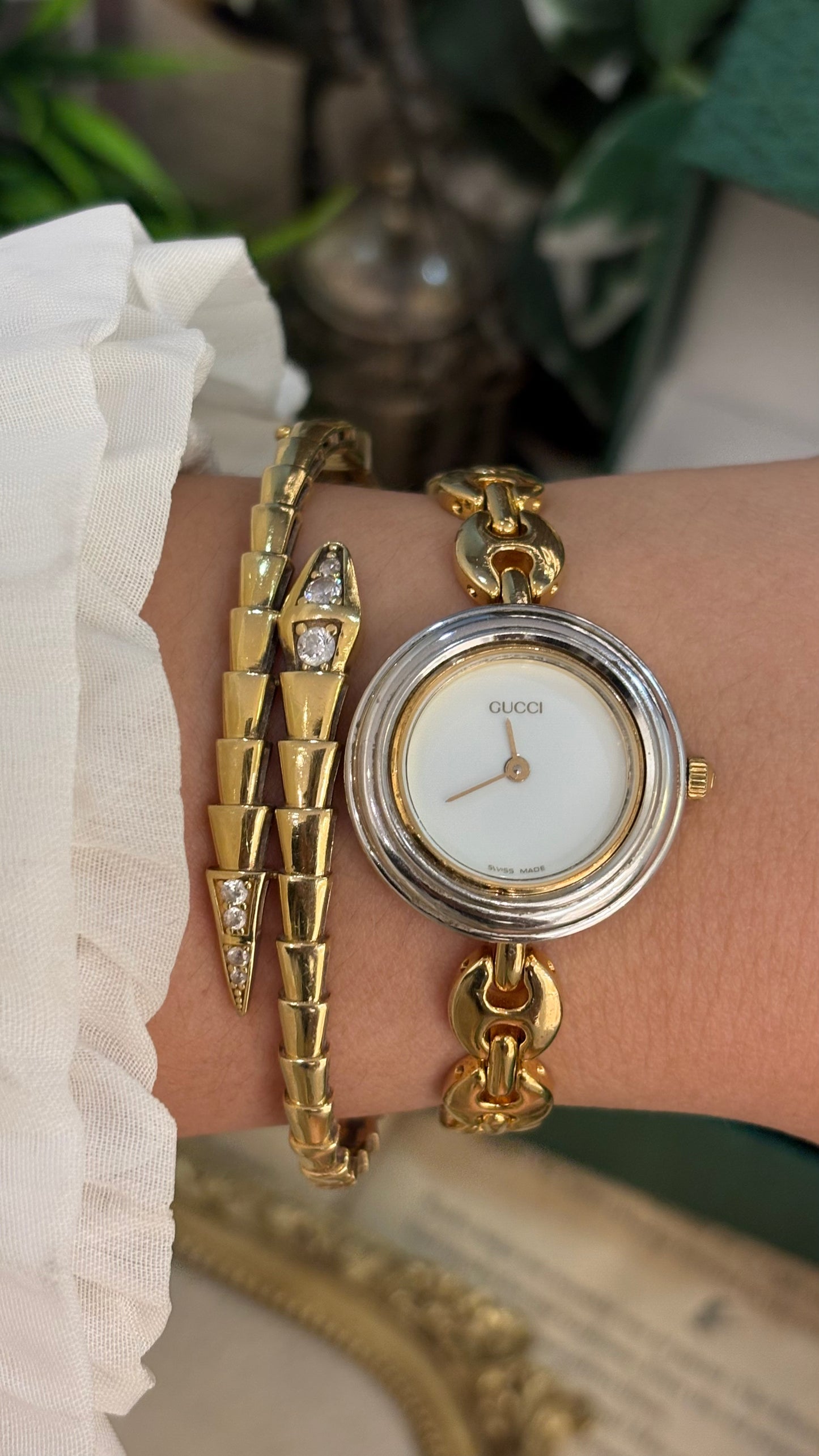 Extremely Rare Gucci Interchangeable Bezel Marina Link Watch with Metal Bezel Set in Gold Tone Quartz Swiss