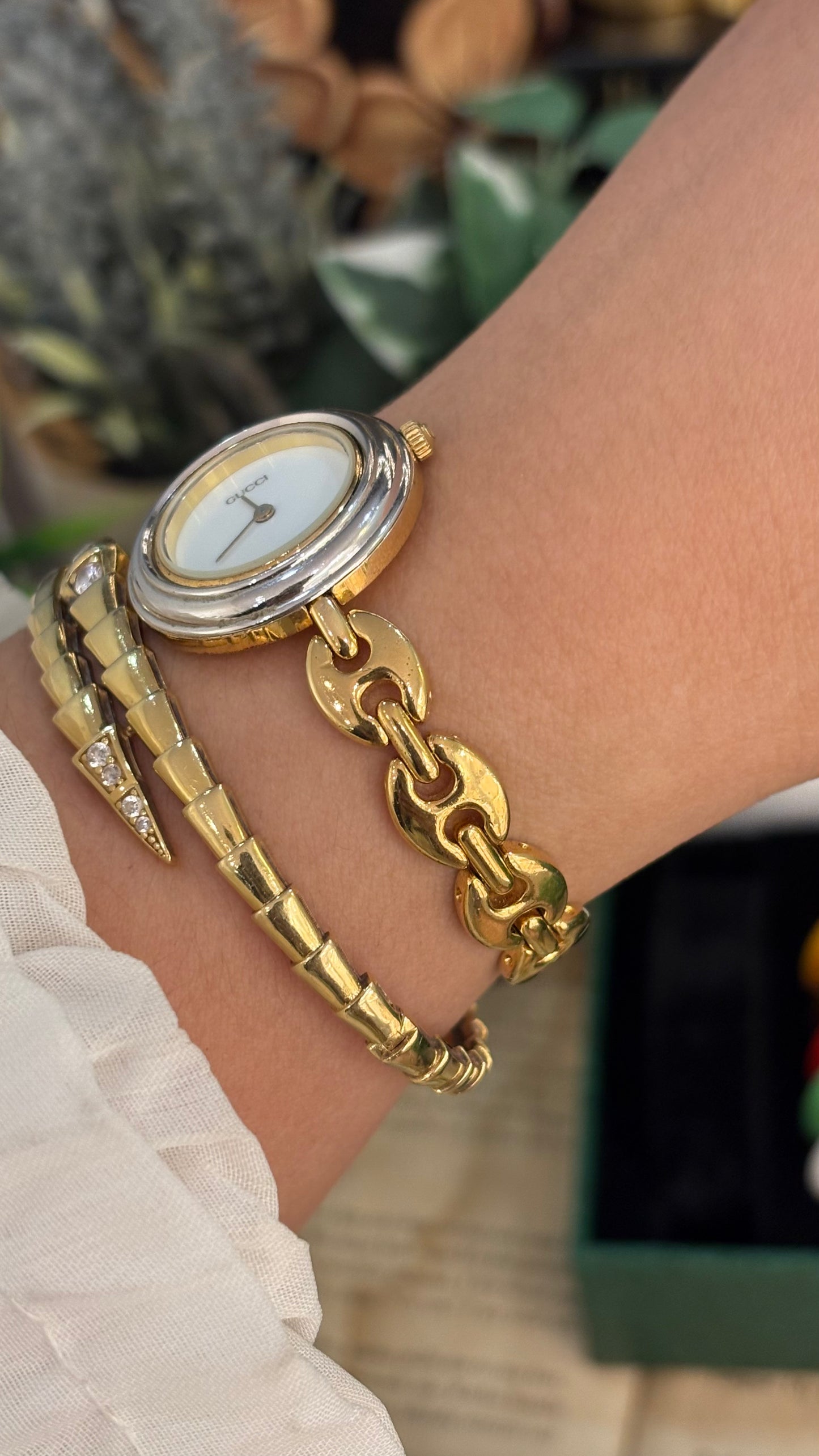 Extremely Rare Gucci Interchangeable Bezel Marina Link Watch with Metal Bezel Set in Gold Tone Quartz Swiss