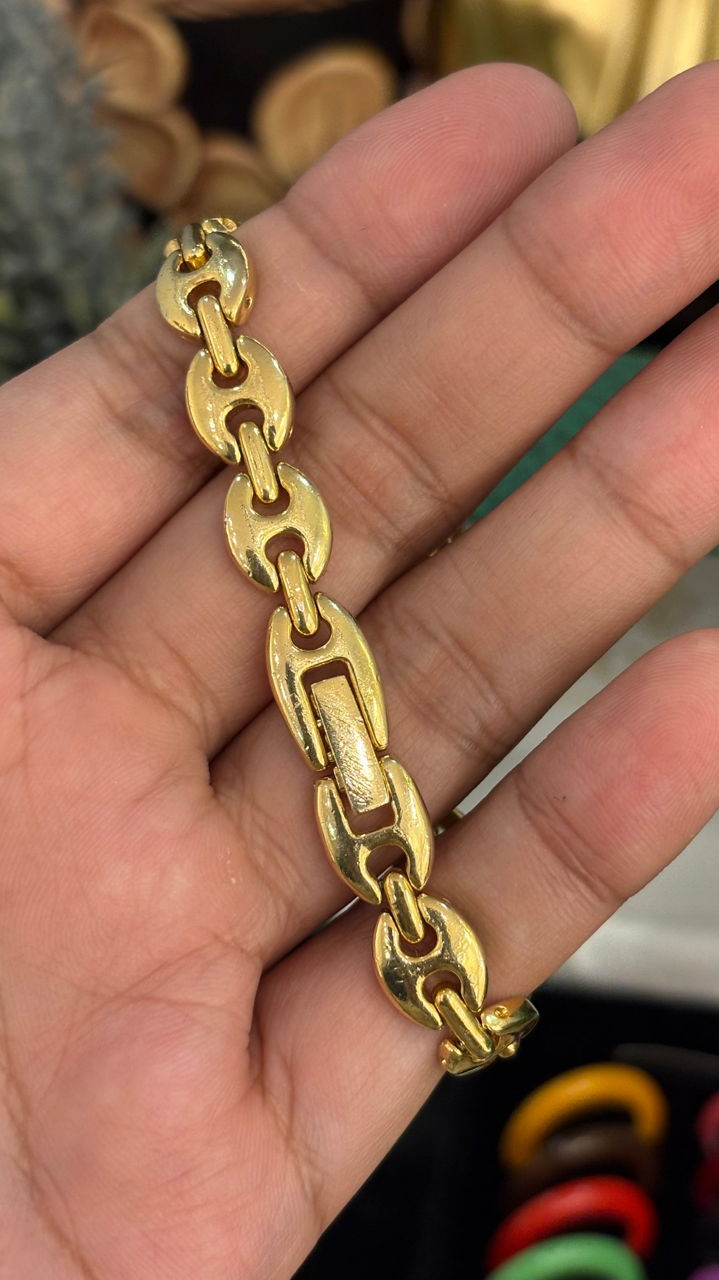 Extremely Rare Gucci Interchangeable Bezel Marina Link Watch with Metal Bezel Set in Gold Tone Quartz Swiss