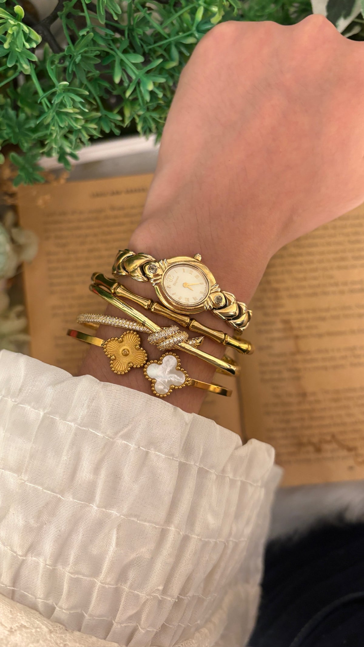 Rare Vintage Elegance Oval Dial Bracelet Watch in Gold Tone Quartz