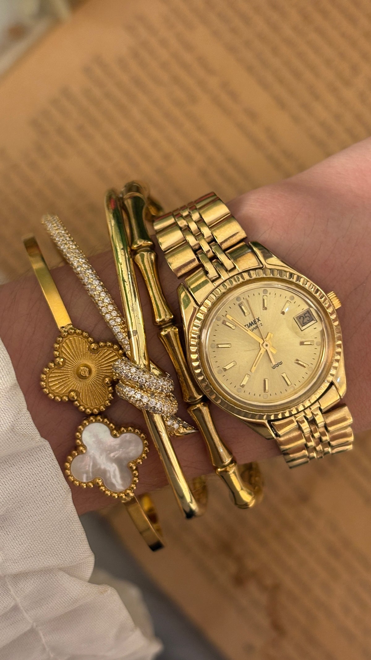 Rare Vintage Timex Fluted Bezel Date Window Watch in Gold Tone Quartz