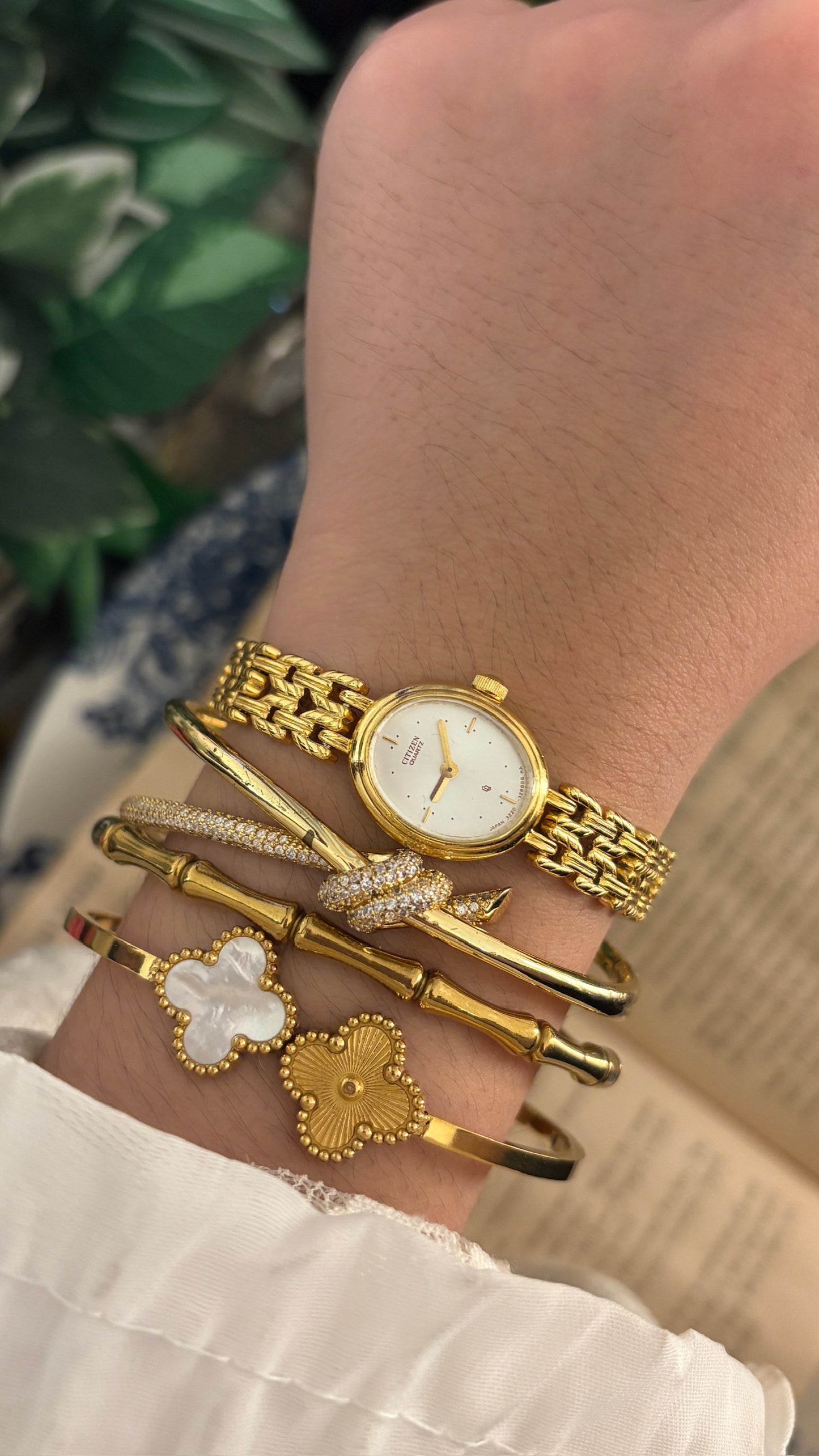 Rare Vintage Citizen Oval Dial Rope Motif Bracelet Watch in Gold Tone Quartz