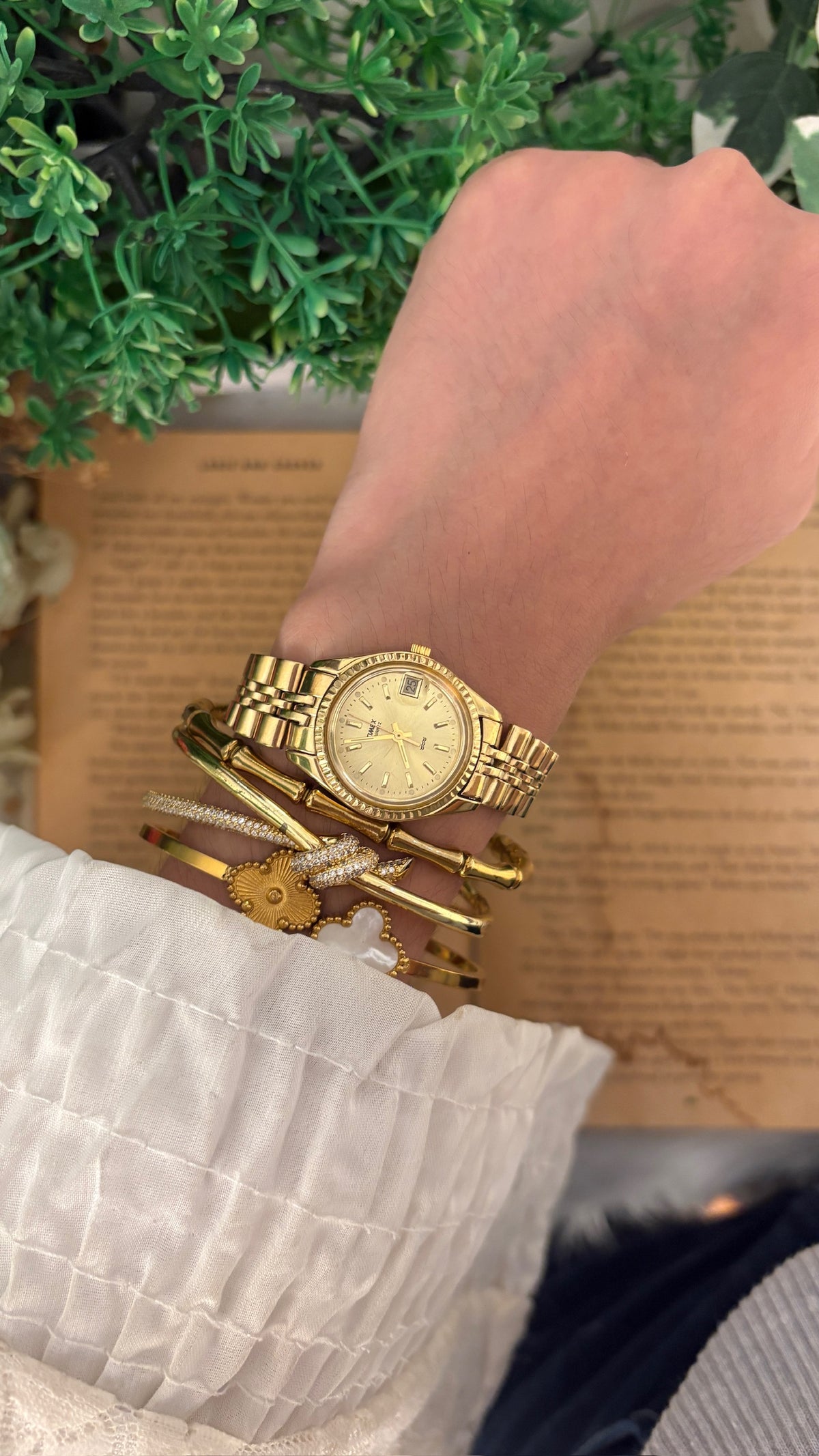 Rare Vintage Timex Fluted Bezel Date Window Watch in Gold Tone Quartz
