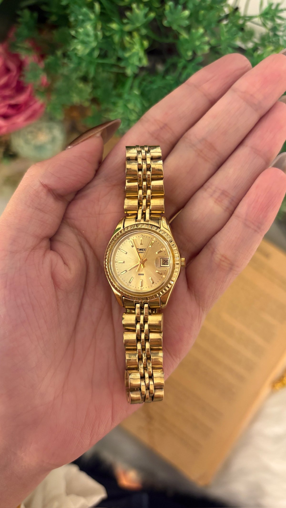 Rare Vintage Timex Fluted Bezel Date Window Watch in Gold Tone Quartz
