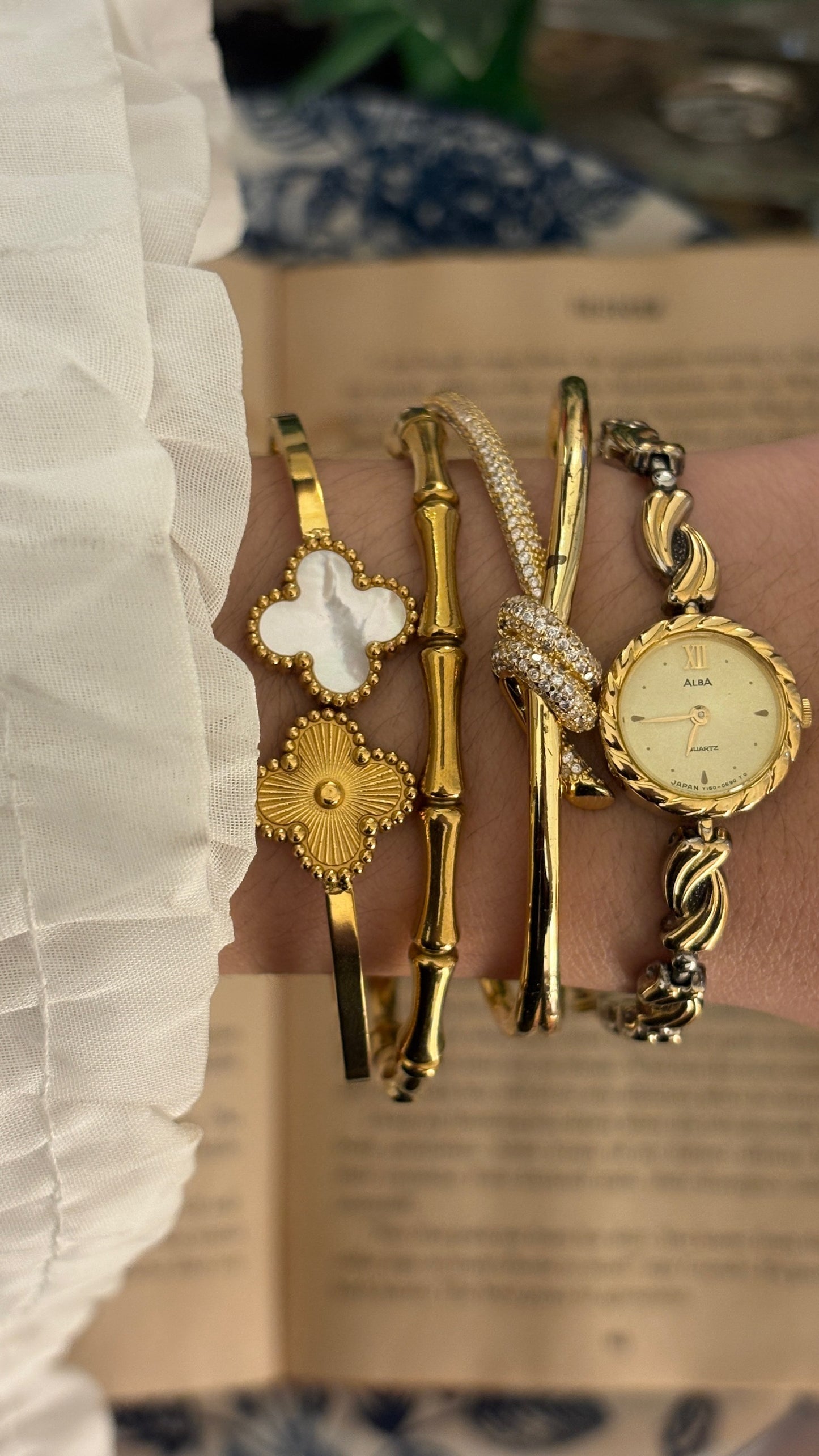 Rare Vintage Alba by Seiko Twisted Bracelet Watch in Gold Tone Quartz