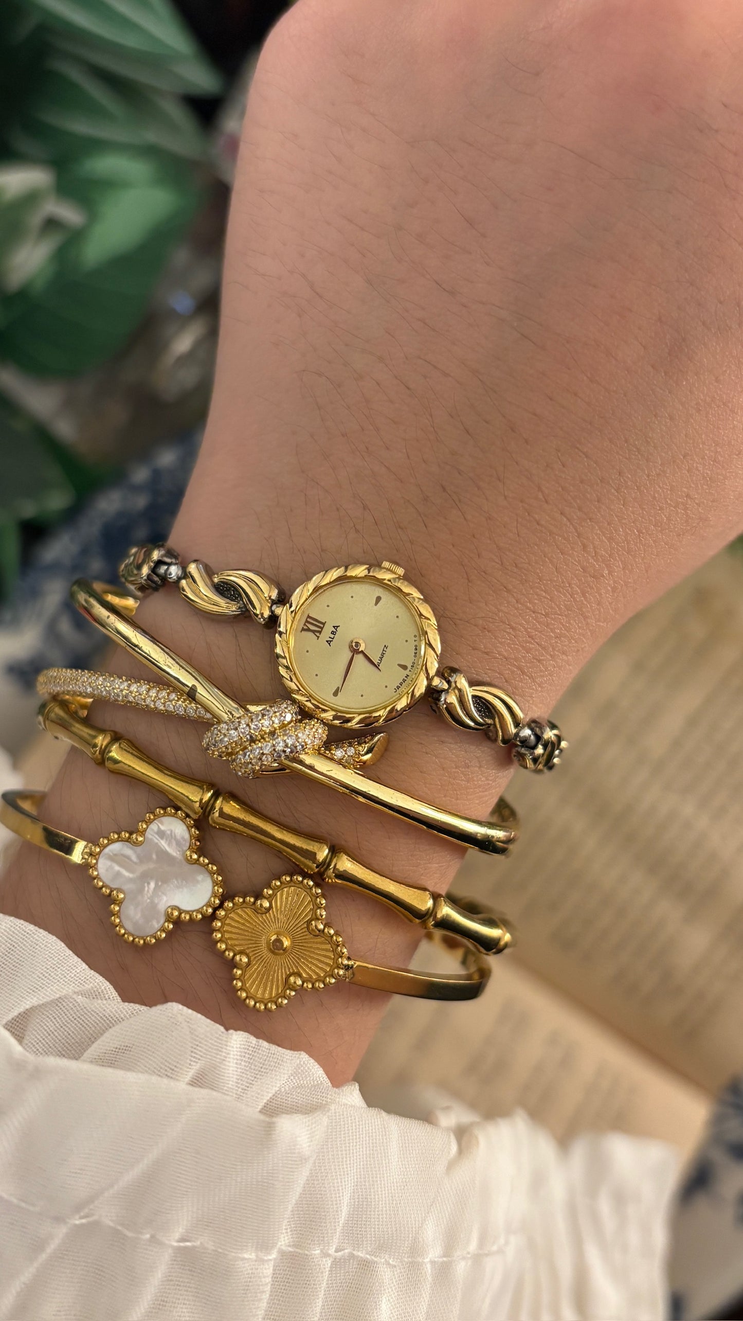 Rare Vintage Alba by Seiko Twisted Bracelet Watch in Gold Tone Quartz