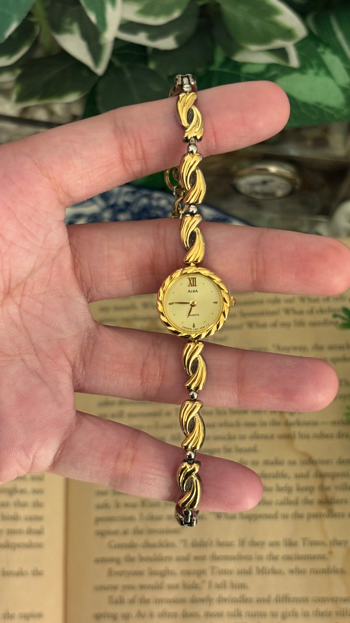 Rare Vintage Alba by Seiko Twisted Bracelet Watch in Gold Tone Quartz