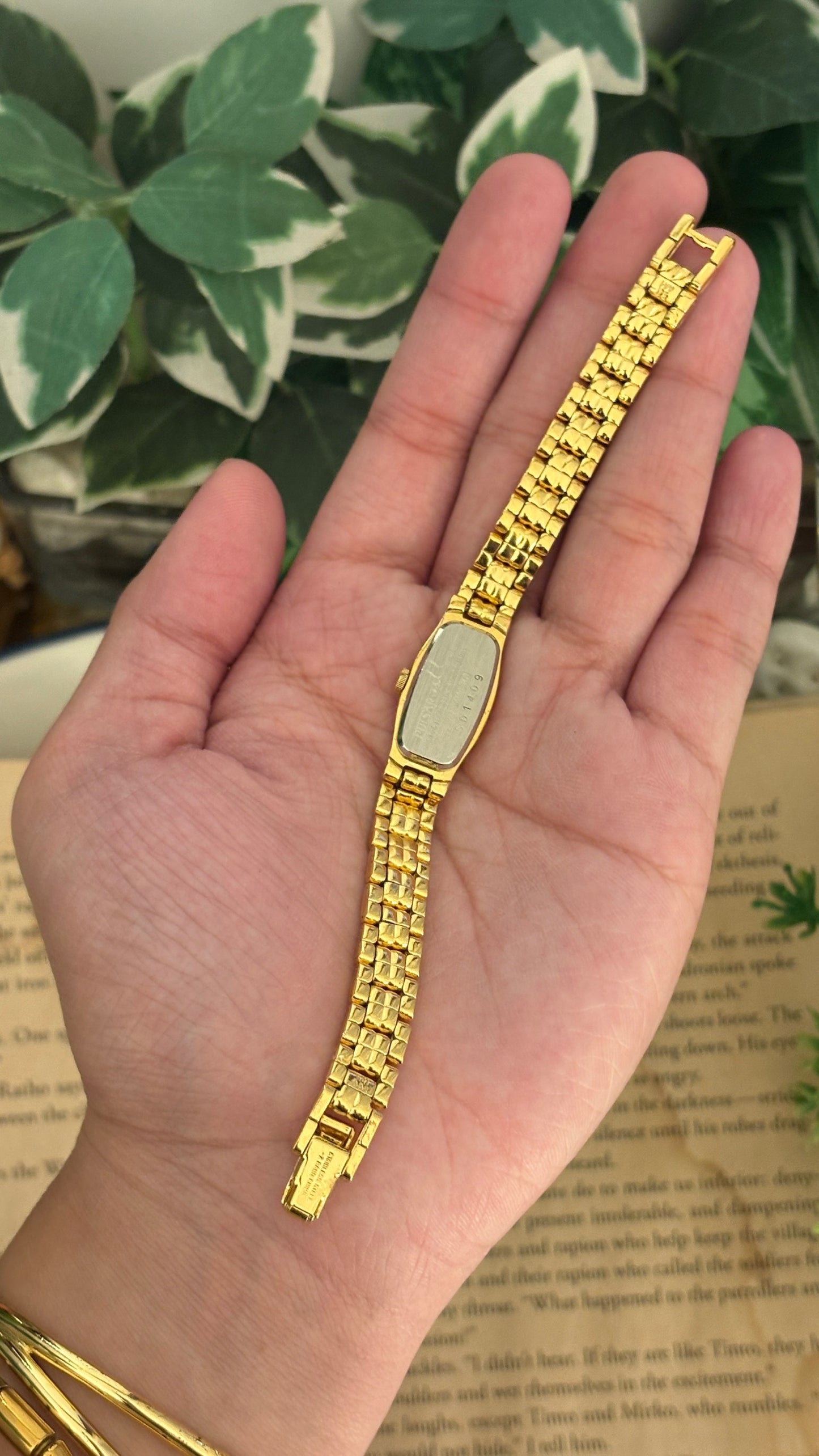 Extremely Rare Pulsar by Seiko Slim Oval Dial Watch in Gold Tone Quartz