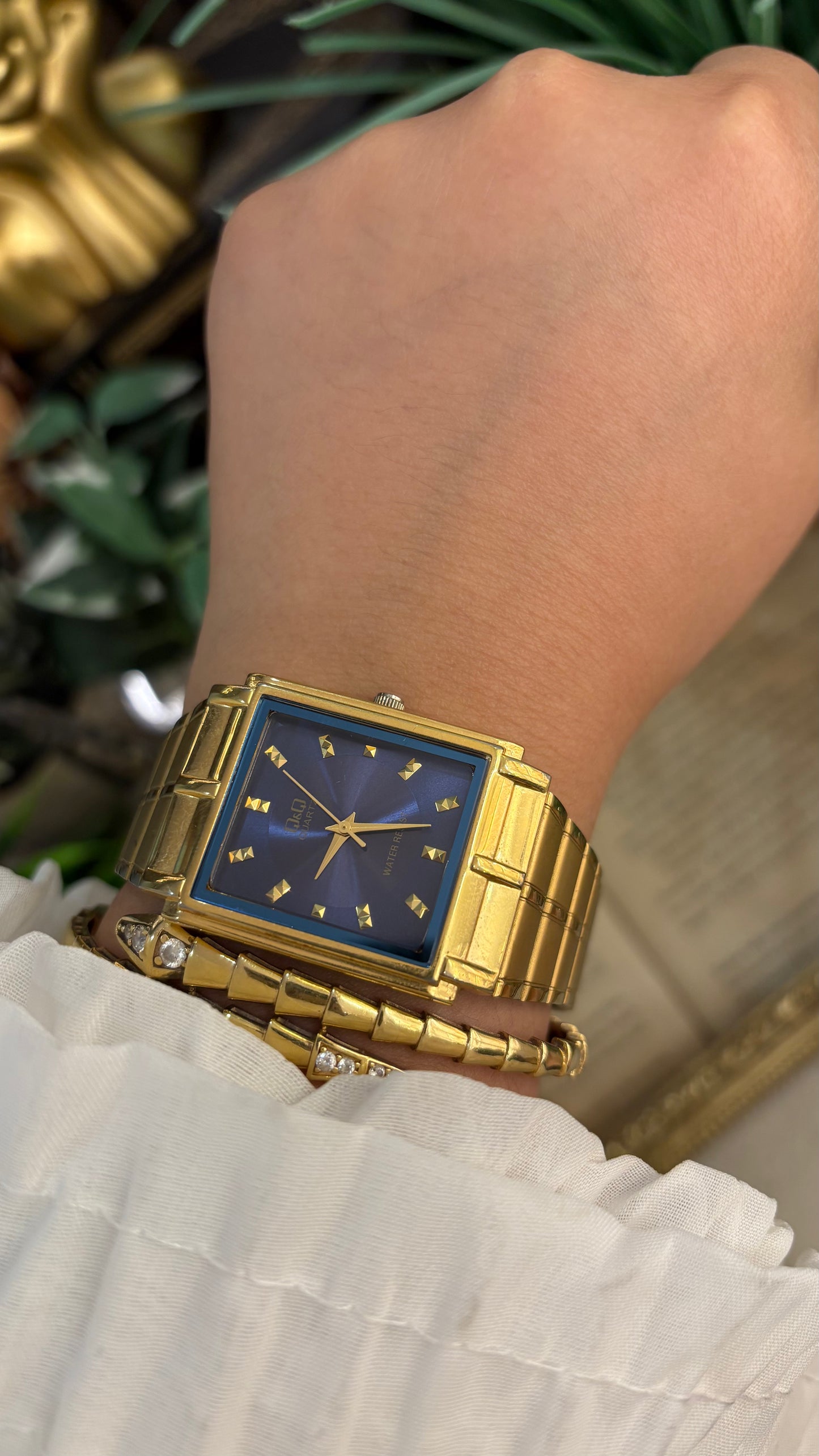 Vintage Q&Q Citizen Mens Classic Tank Watch in Gold Tone Navy Blue Dial Quartz