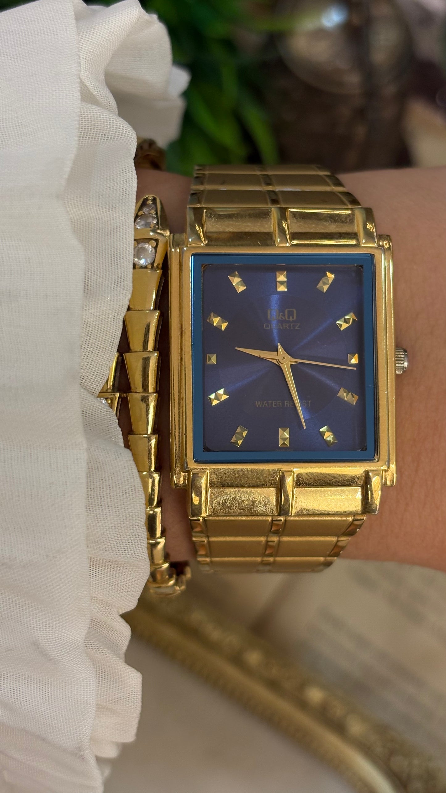 Vintage Q&Q Citizen Mens Classic Tank Watch in Gold Tone Navy Blue Dial Quartz