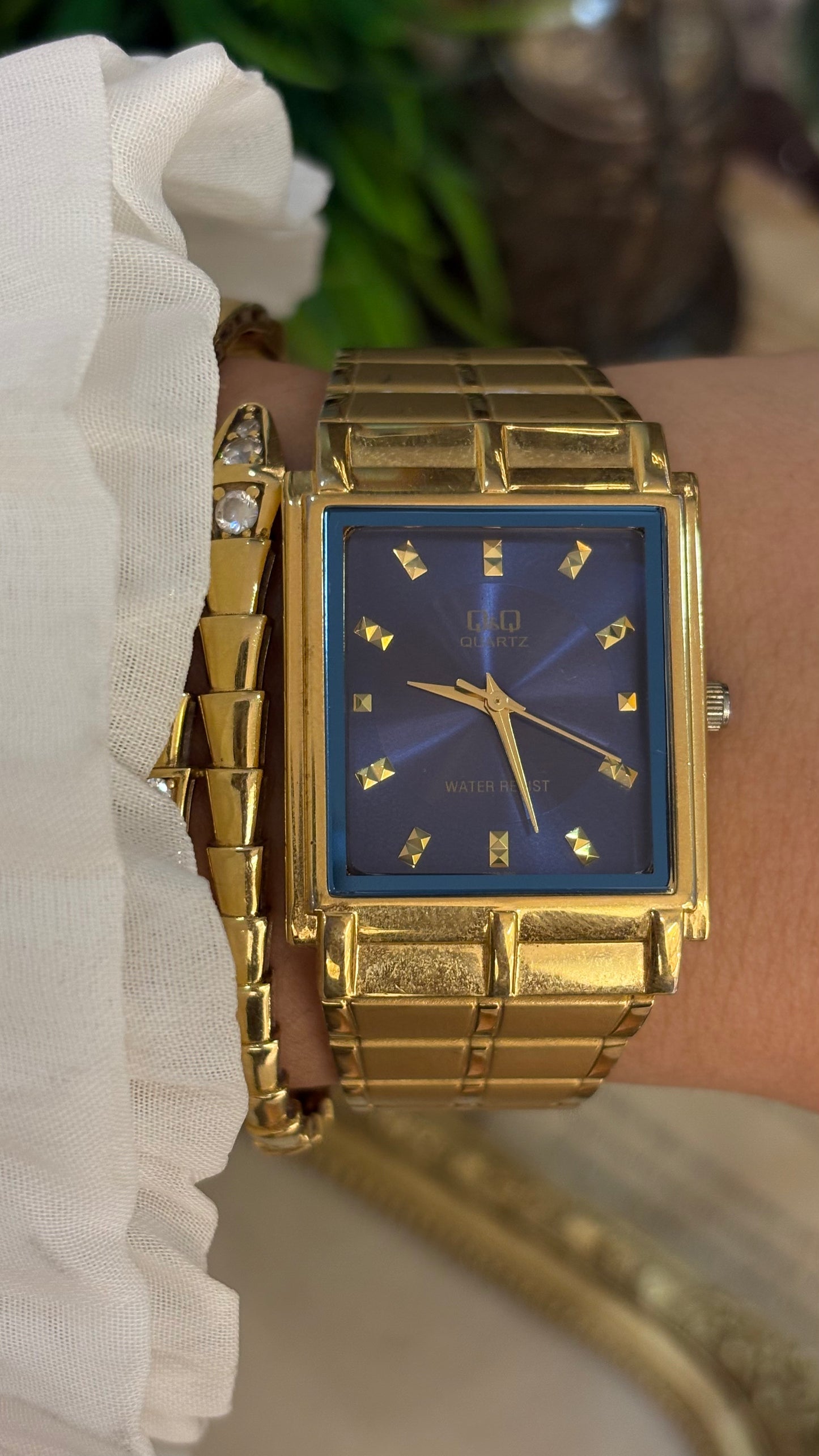 Vintage Q&Q Citizen Mens Classic Tank Watch in Gold Tone Navy Blue Dial Quartz