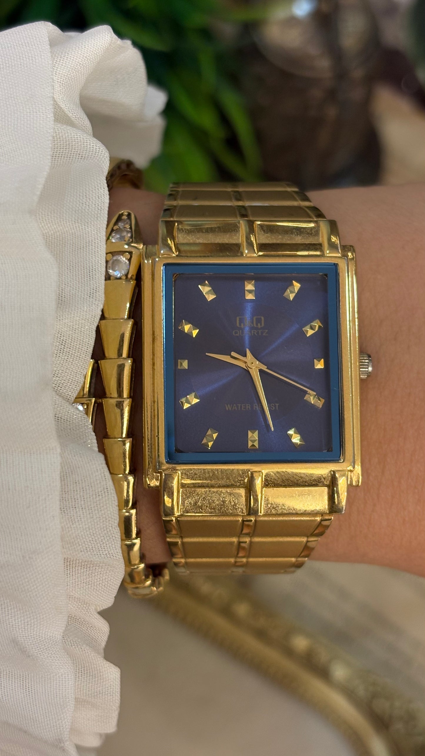 Vintage Q&Q Citizen Mens Classic Tank Watch in Gold Tone Navy Blue Dial Quartz