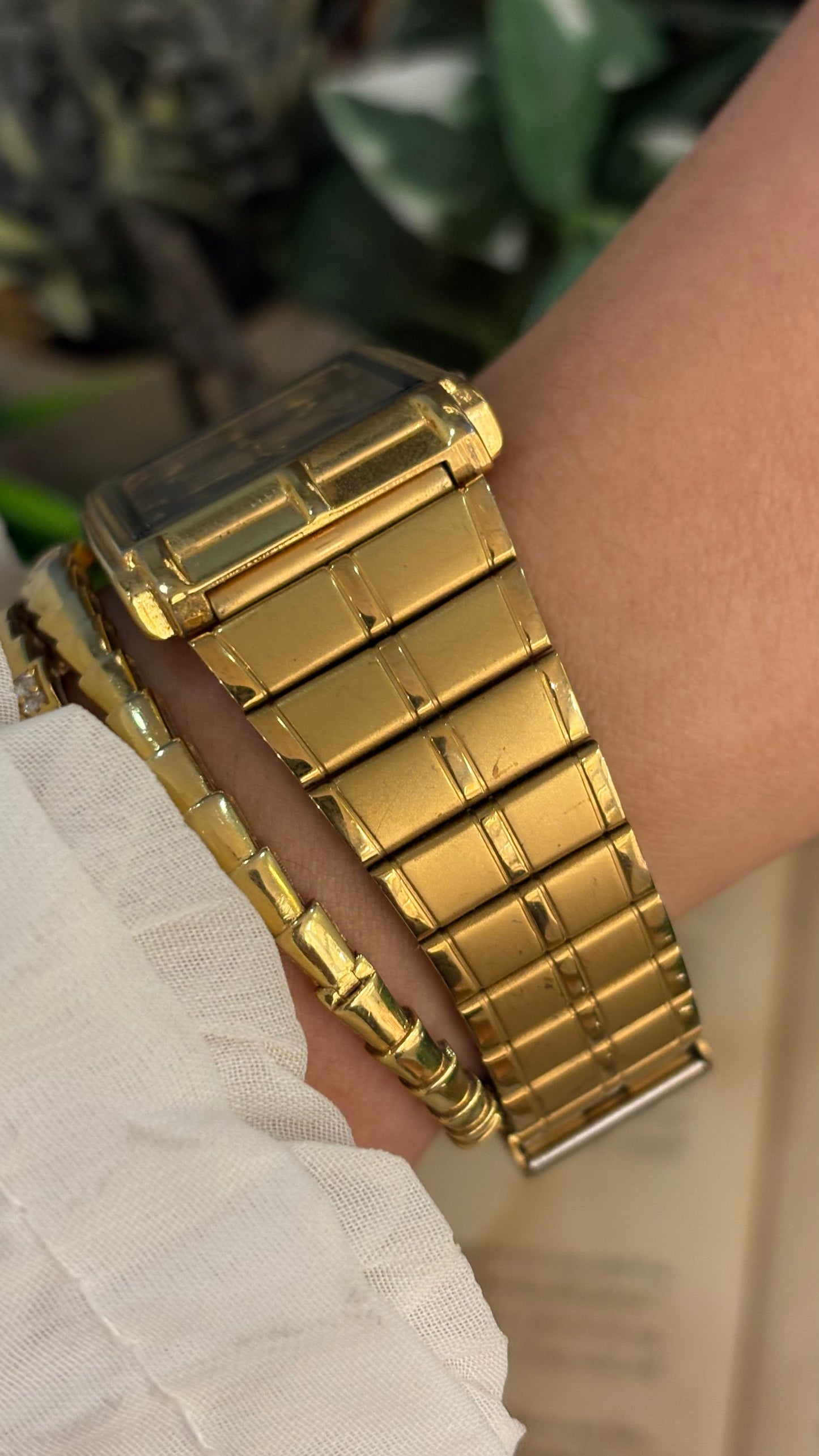 Vintage Q&Q Citizen Mens Classic Tank Watch in Gold Tone Navy Blue Dial Quartz