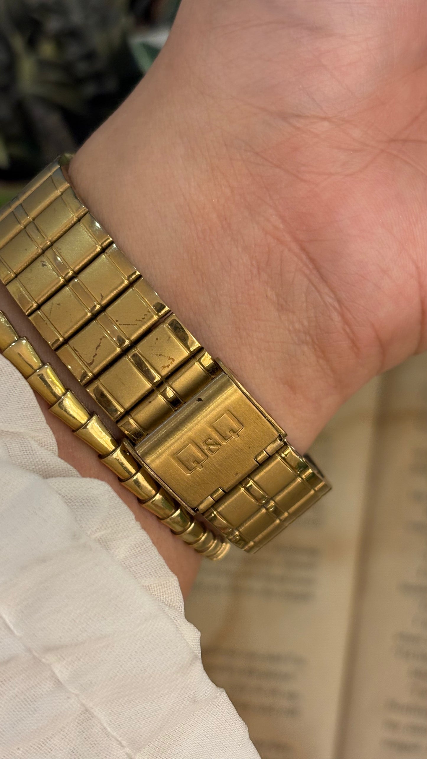 Vintage Q&Q Citizen Mens Classic Tank Watch in Gold Tone Navy Blue Dial Quartz