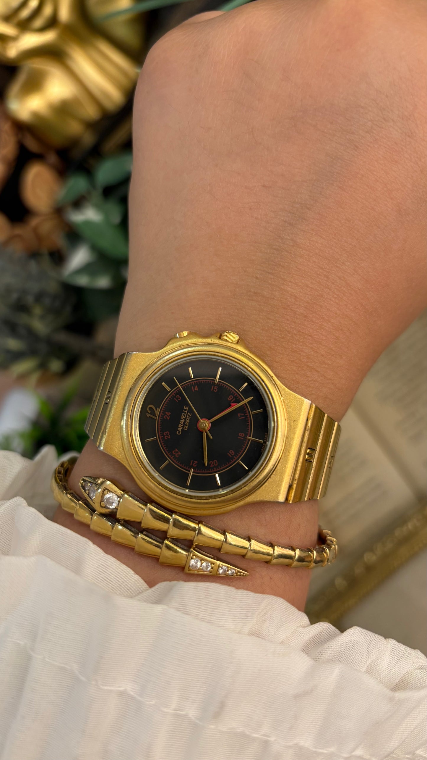 Rare Vintage Caravelle by Bulova Swiss Mens Classic Watch in Gold Tone Quartz