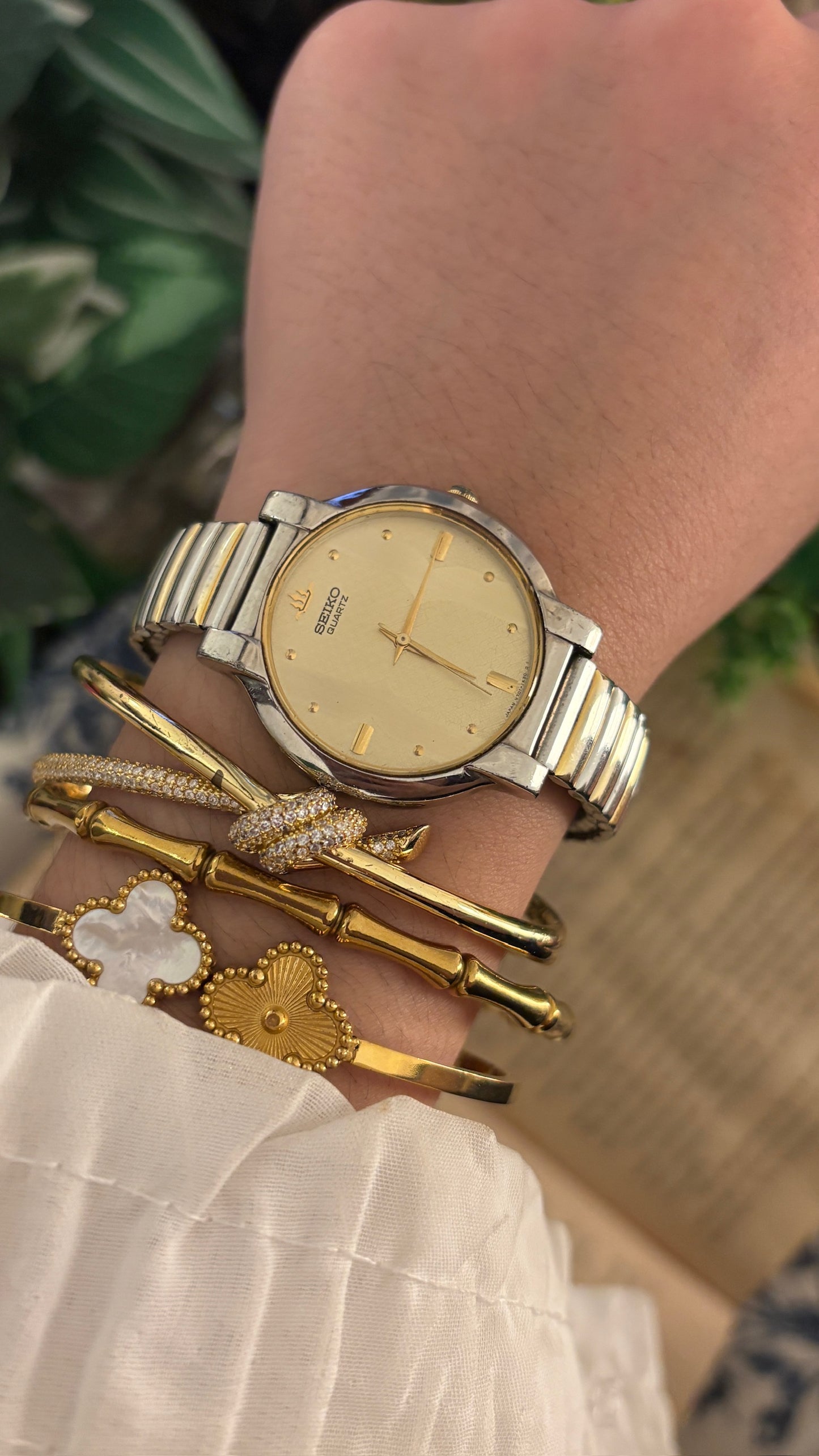 Rare Vintage Seiko Mens Expandable Band Watch in Two-Tone Quartz