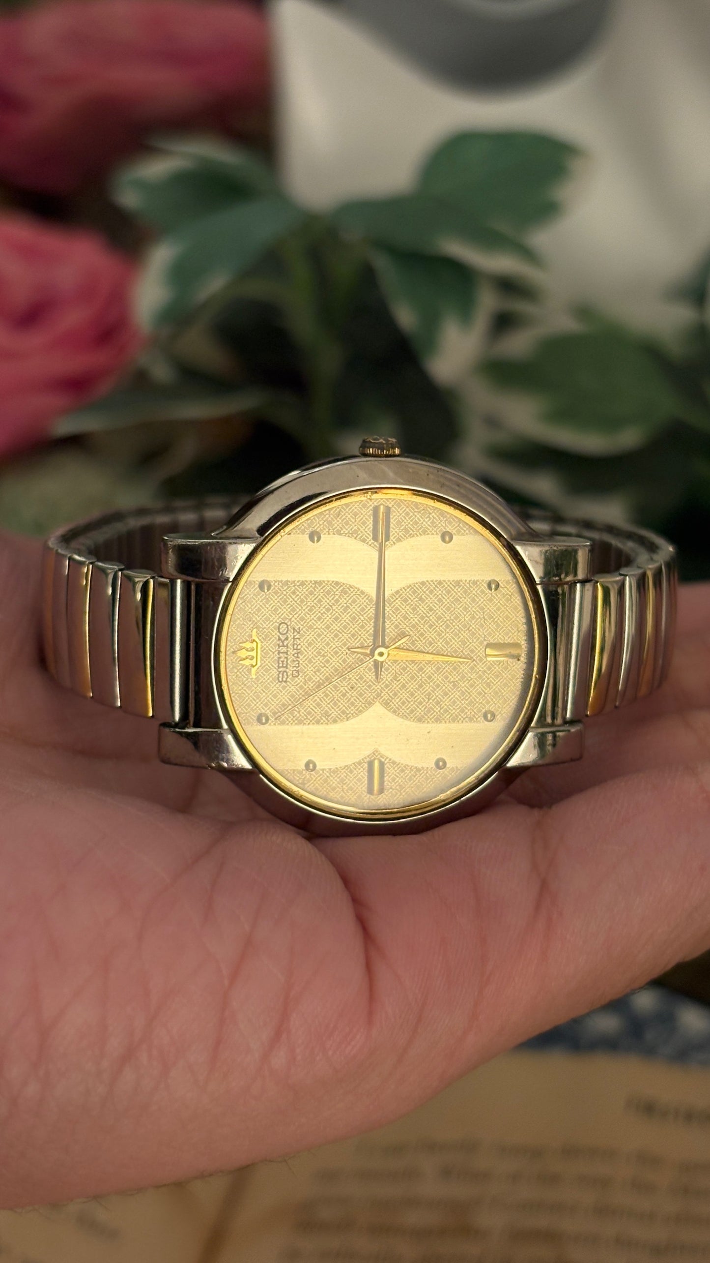 Rare Vintage Seiko Mens Expandable Band Watch in Two-Tone Quartz