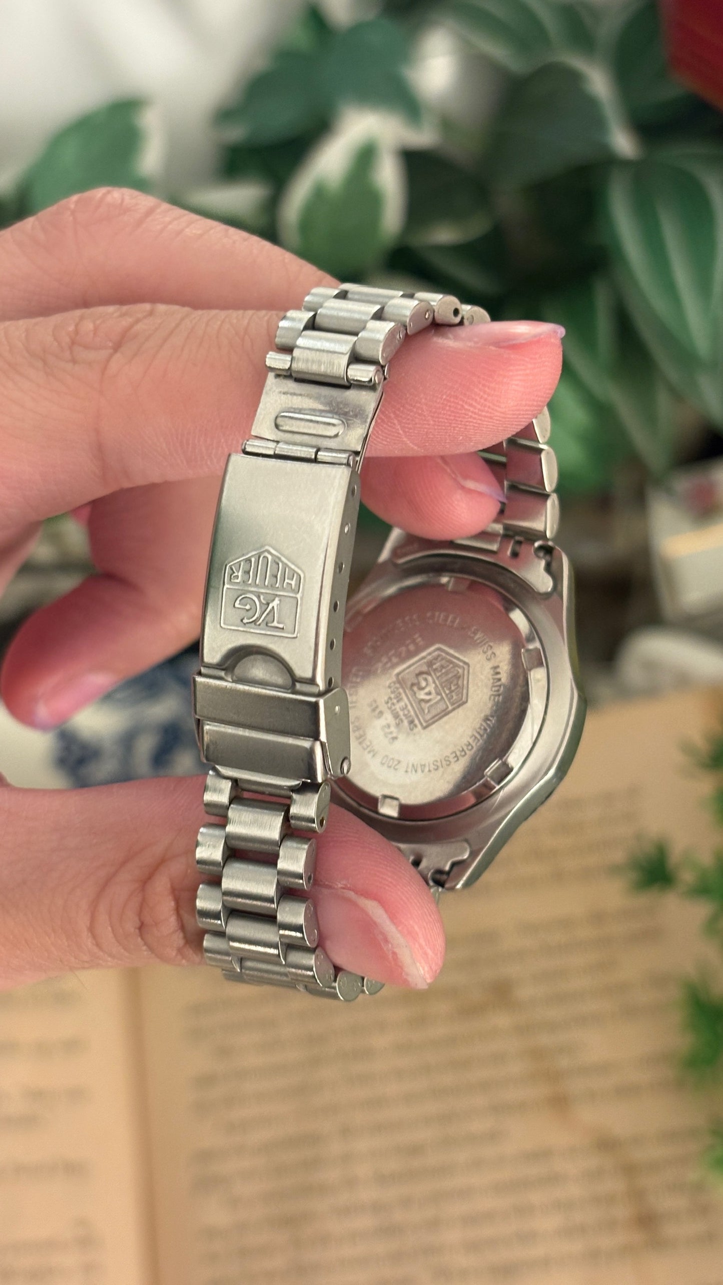 Rare Vintage Tag Heuer 2000 Professional Moondust with Date Window Watch in Silver Tone Quartz