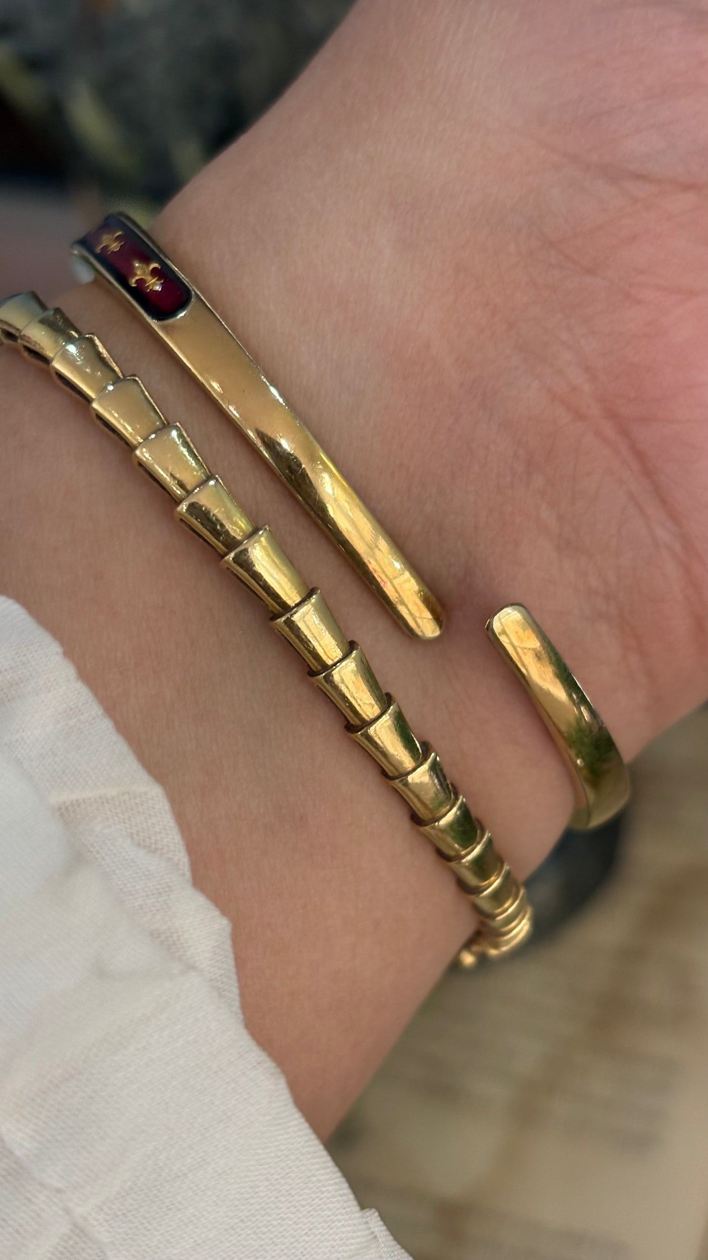 Extremely Rare Vintage Chandler Swiss Peekaboo Watch Deep Crimson Gold Fleur-de-lis Accent