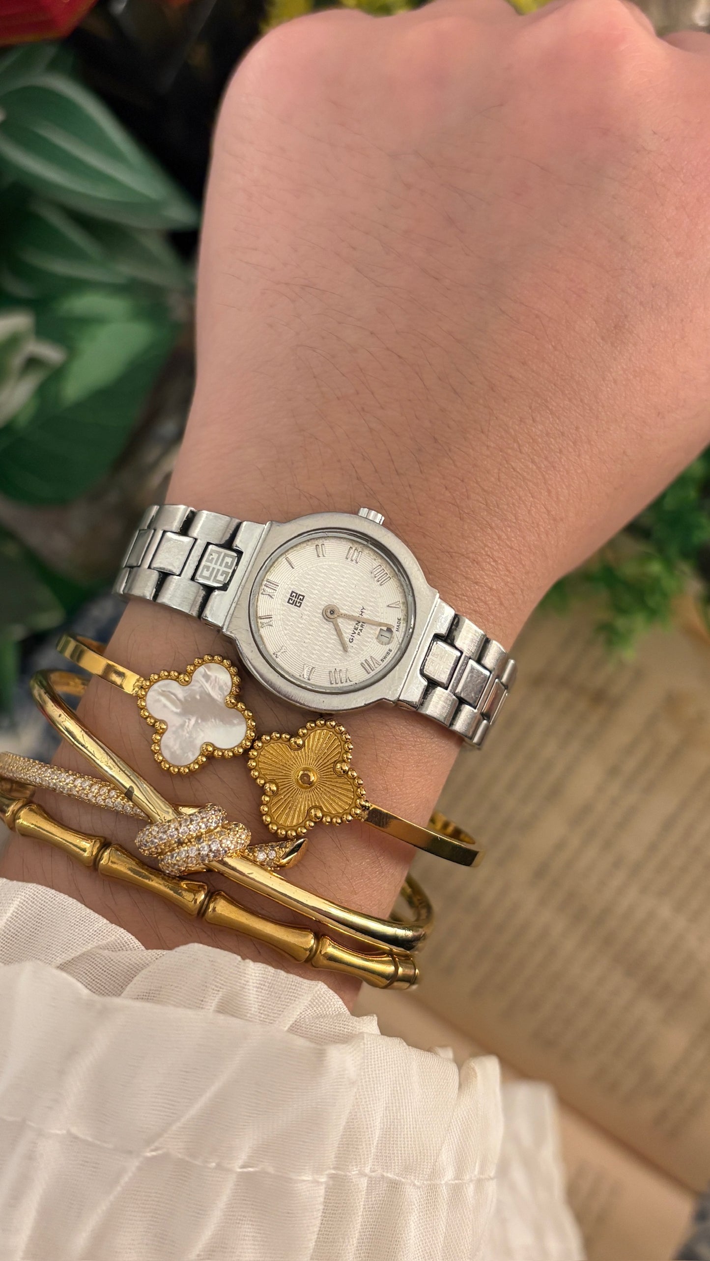Rare Vintage Givenchy Paris Swiss Classic Watch with Date Window in Silver Tone Quartz