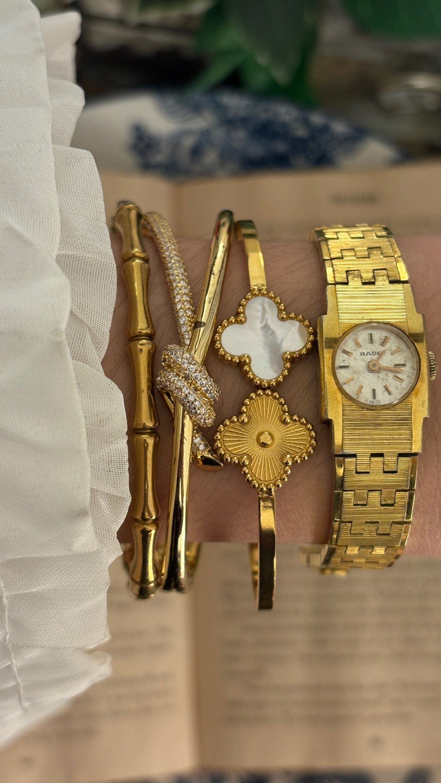 Rare Vintage Rado Swiss Manual Wind Unibracelet Watch in Gold Tone Quartz