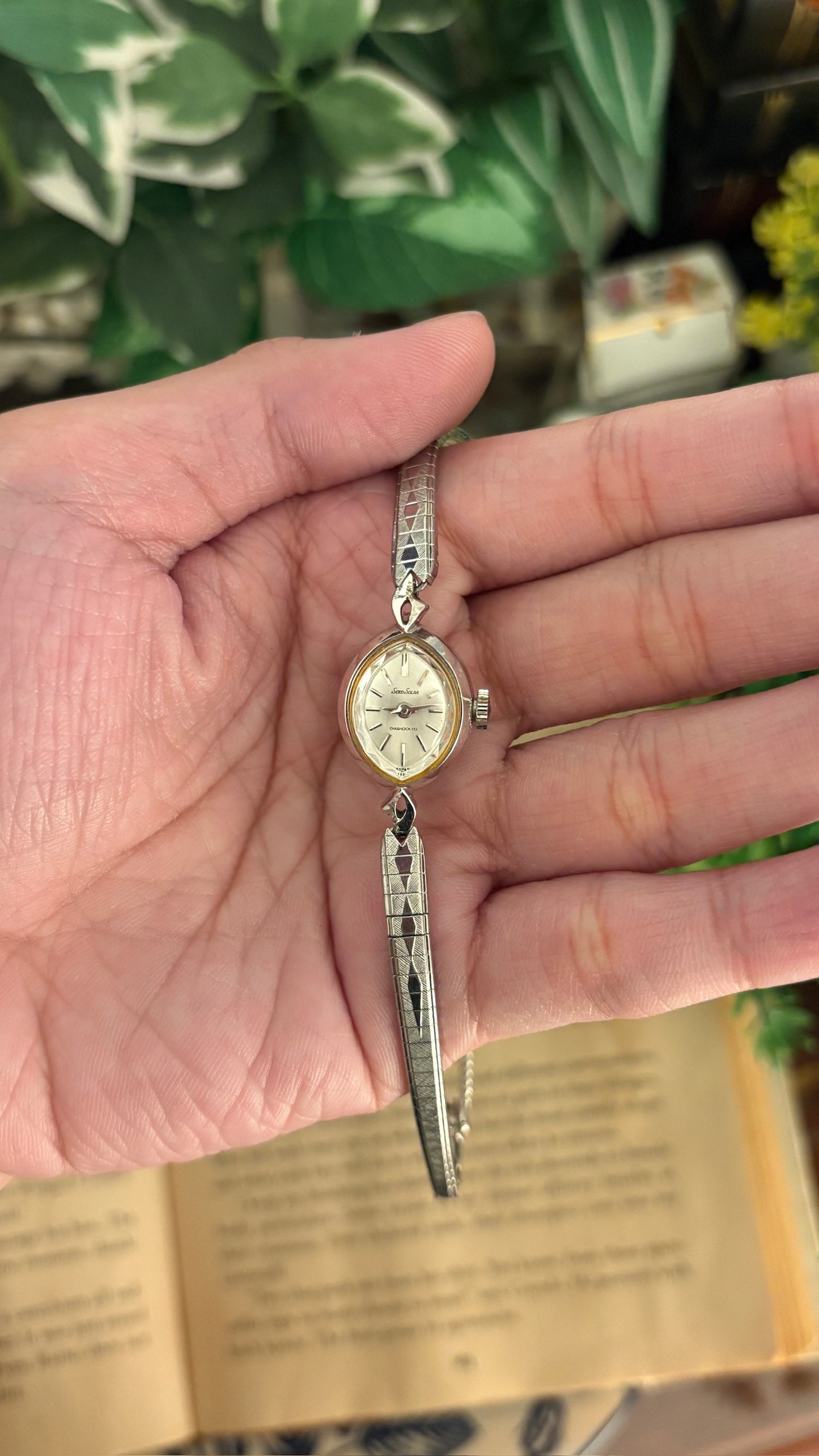 Rare Vintage Seiko Solar Manual Wind Eye Shape Watch in Silver Tone Quartz
