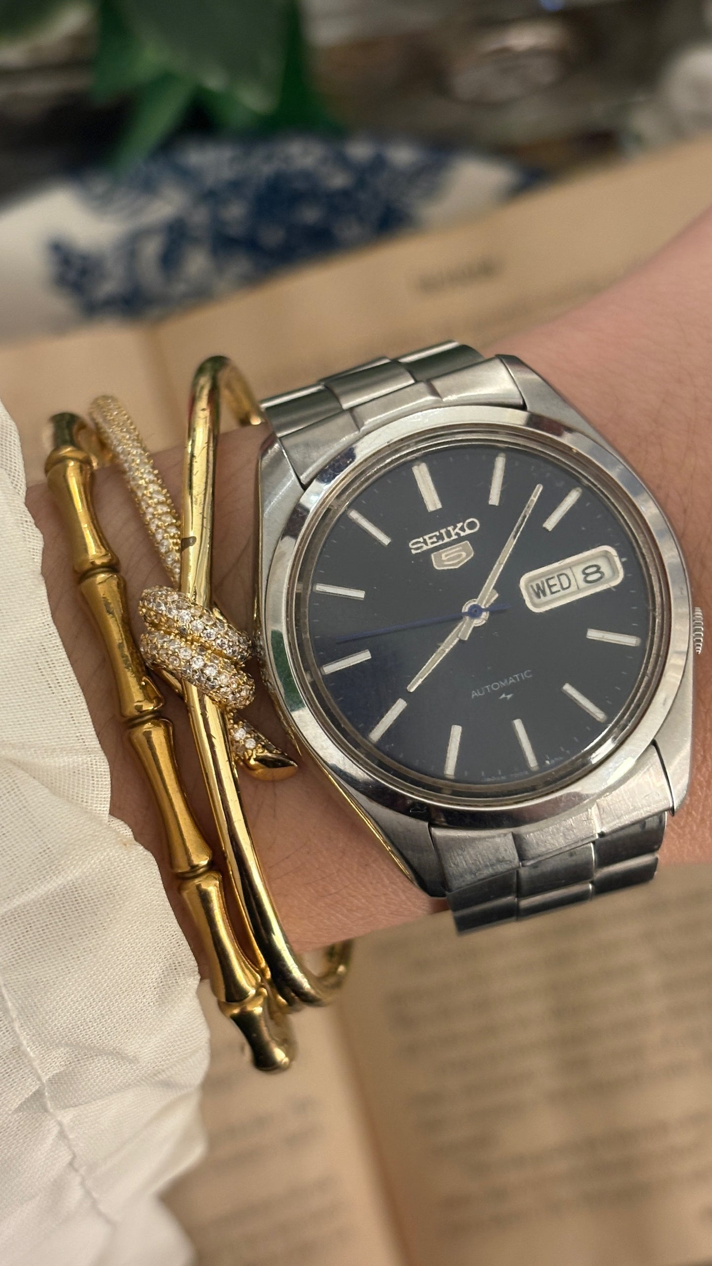Vintage Seiko 5 Automatic Day-Date Mens Watch in Silver Tone Quartz