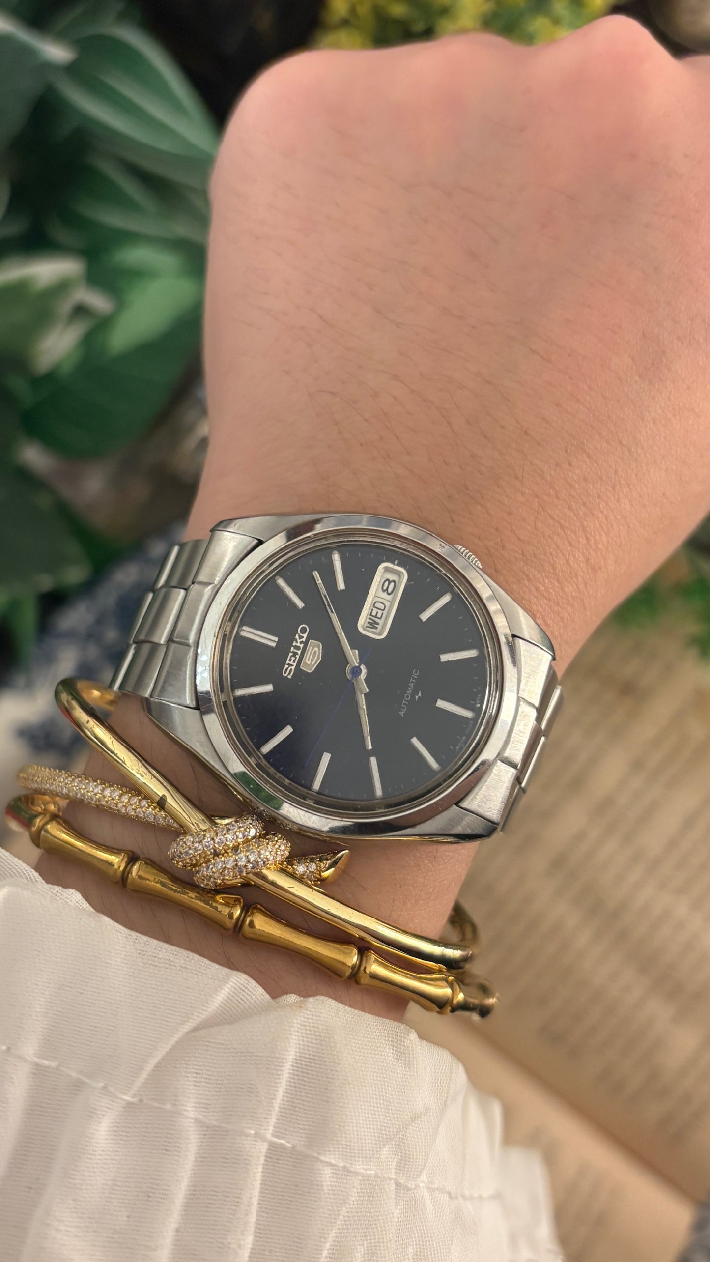 Vintage Seiko 5 Automatic Day-Date Mens Watch in Silver Tone Quartz
