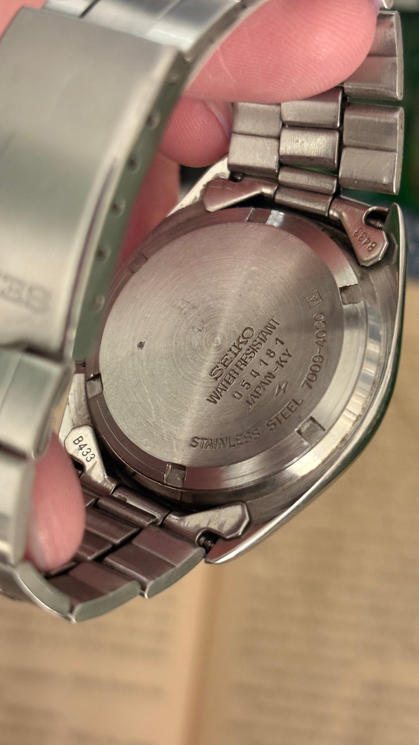 Vintage Seiko 5 Automatic Day-Date Mens Watch in Silver Tone Quartz