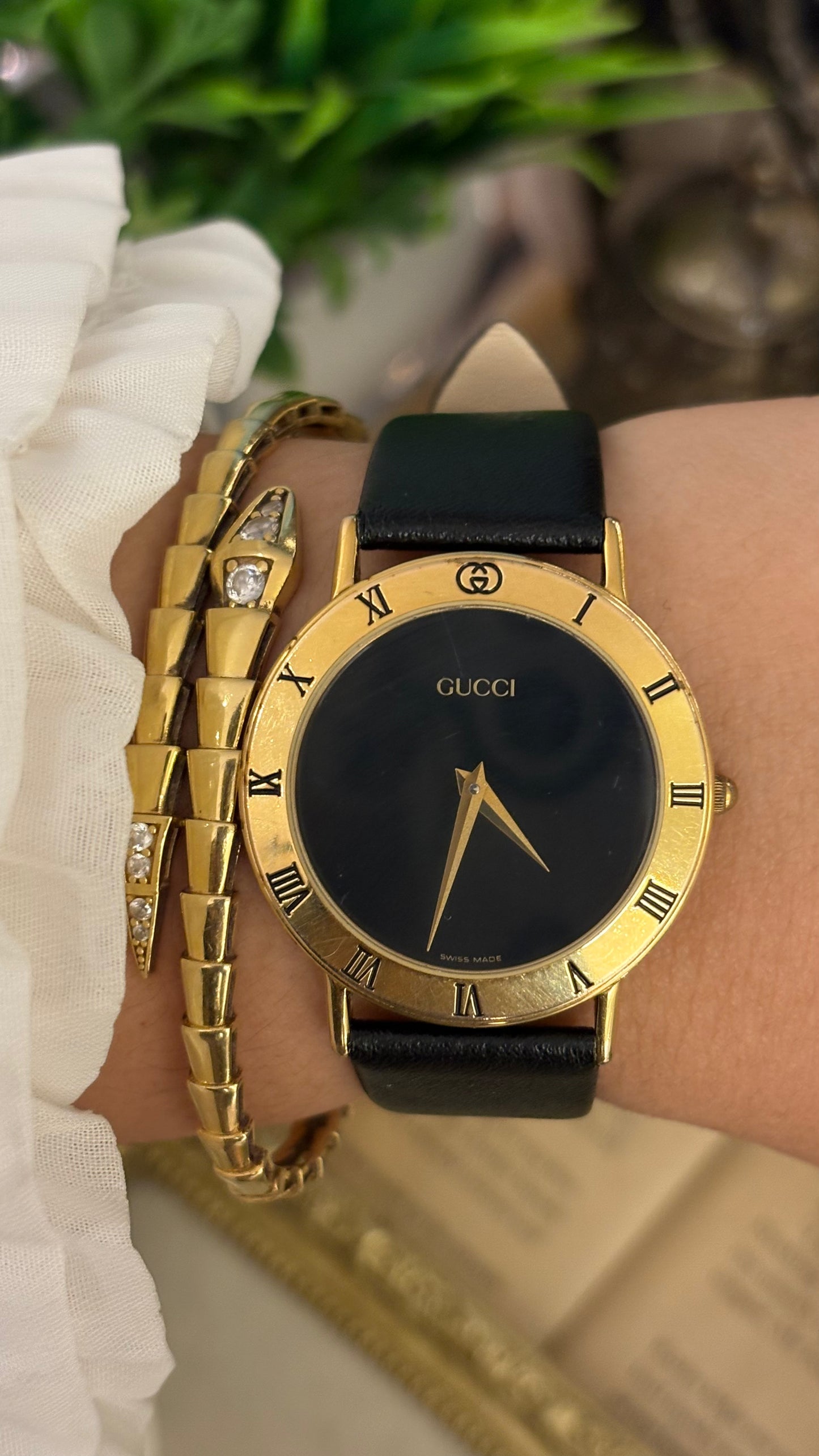 Vintage Gucci Swiss 3000 M Engraved Roman Bezel Mens Watch in Gold Tone Black Leather Blackout Dial Quartz