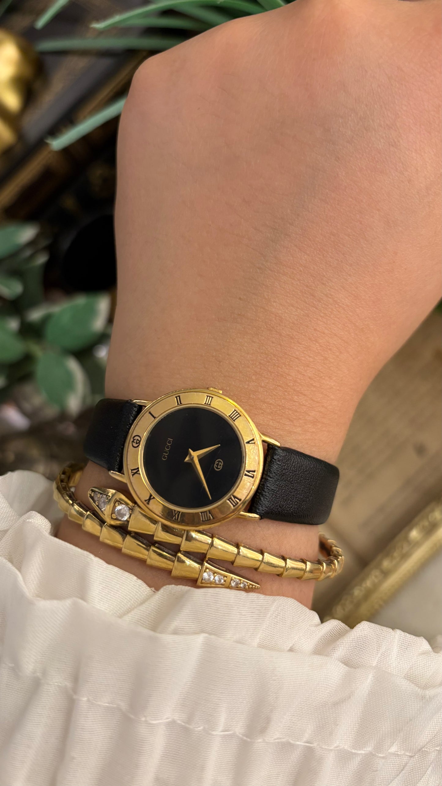 Vintage Gucci Swiss 3000L Engraved Roman Bezel Watch in Gold Tone Black Leather Blackout Dial Quartz