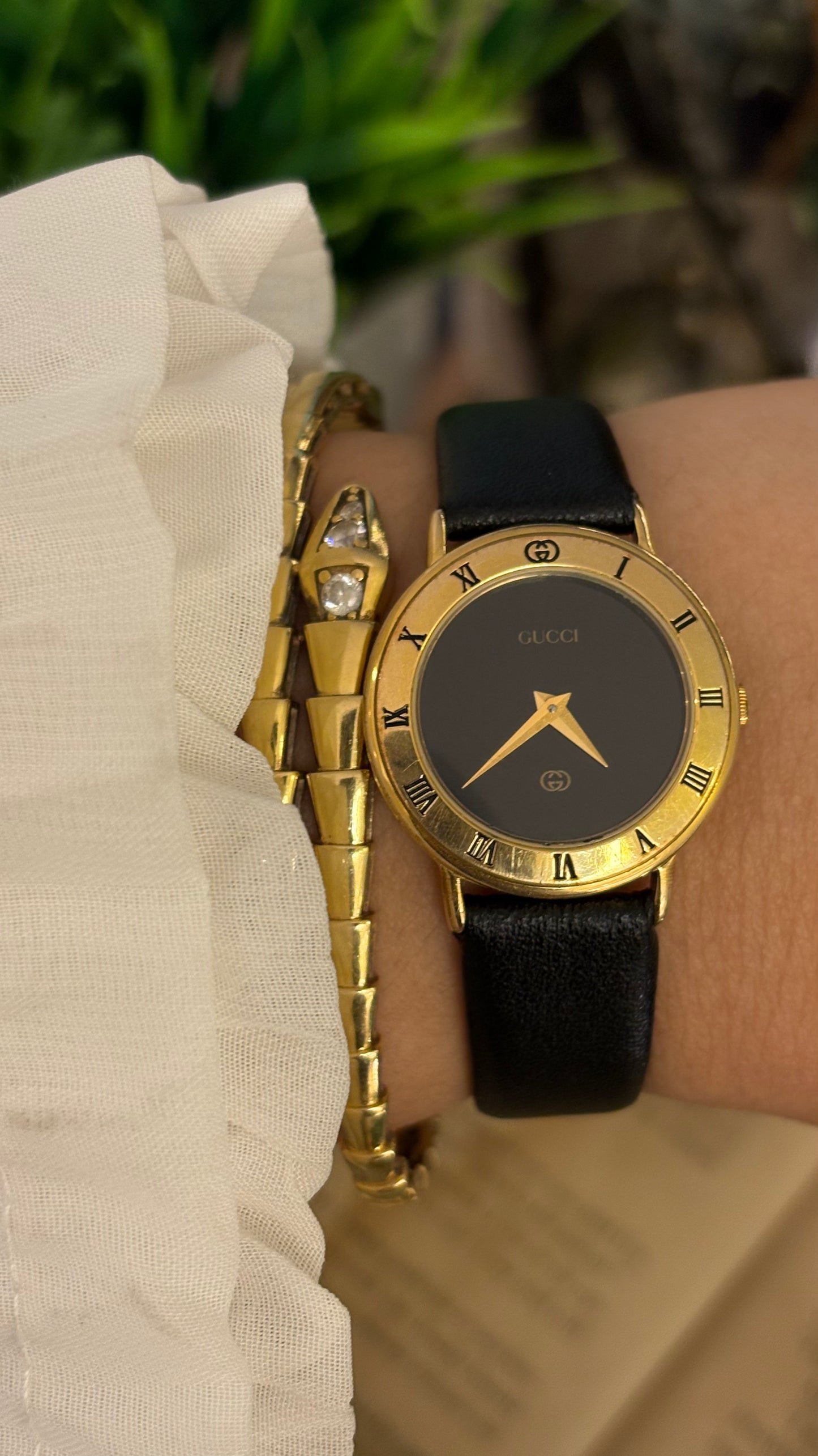 Vintage Gucci Swiss 3000L Engraved Roman Bezel Watch in Gold Tone Black Leather Blackout Dial Quartz