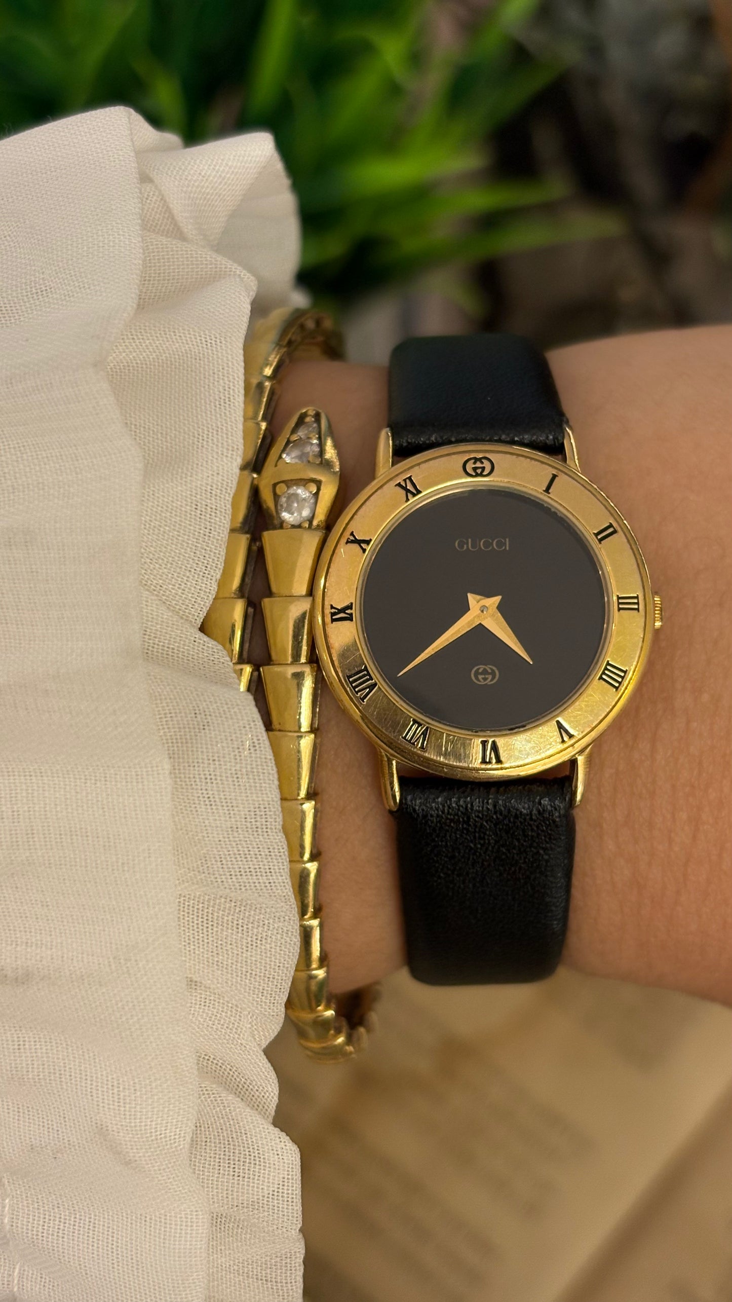 Vintage Gucci Swiss 3000L Engraved Roman Bezel Watch in Gold Tone Black Leather Blackout Dial Quartz