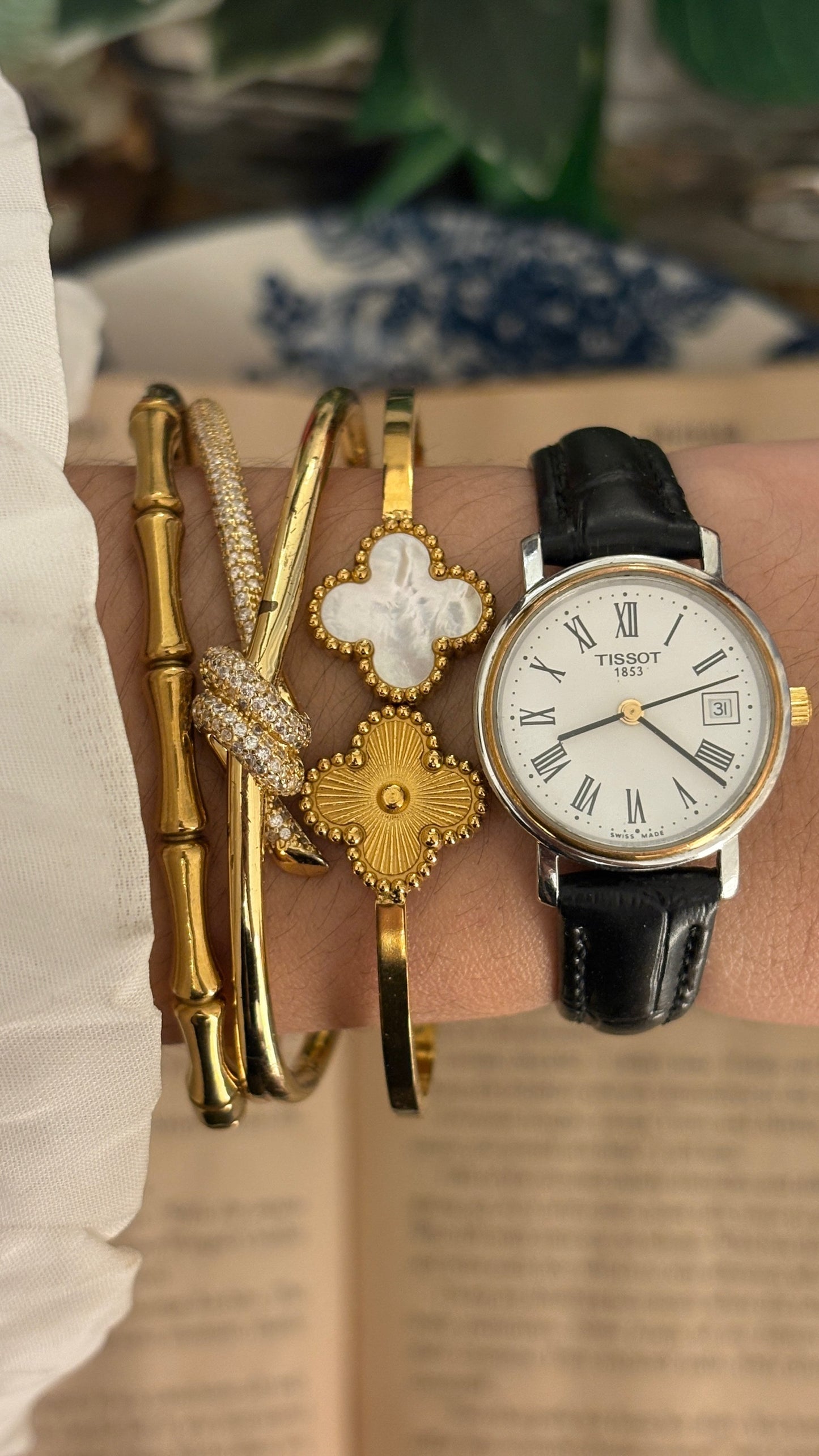 Rare Vintage Tissot 1853 Roman Dial Date Window Watch in Two-Tone Black Leather Quartz