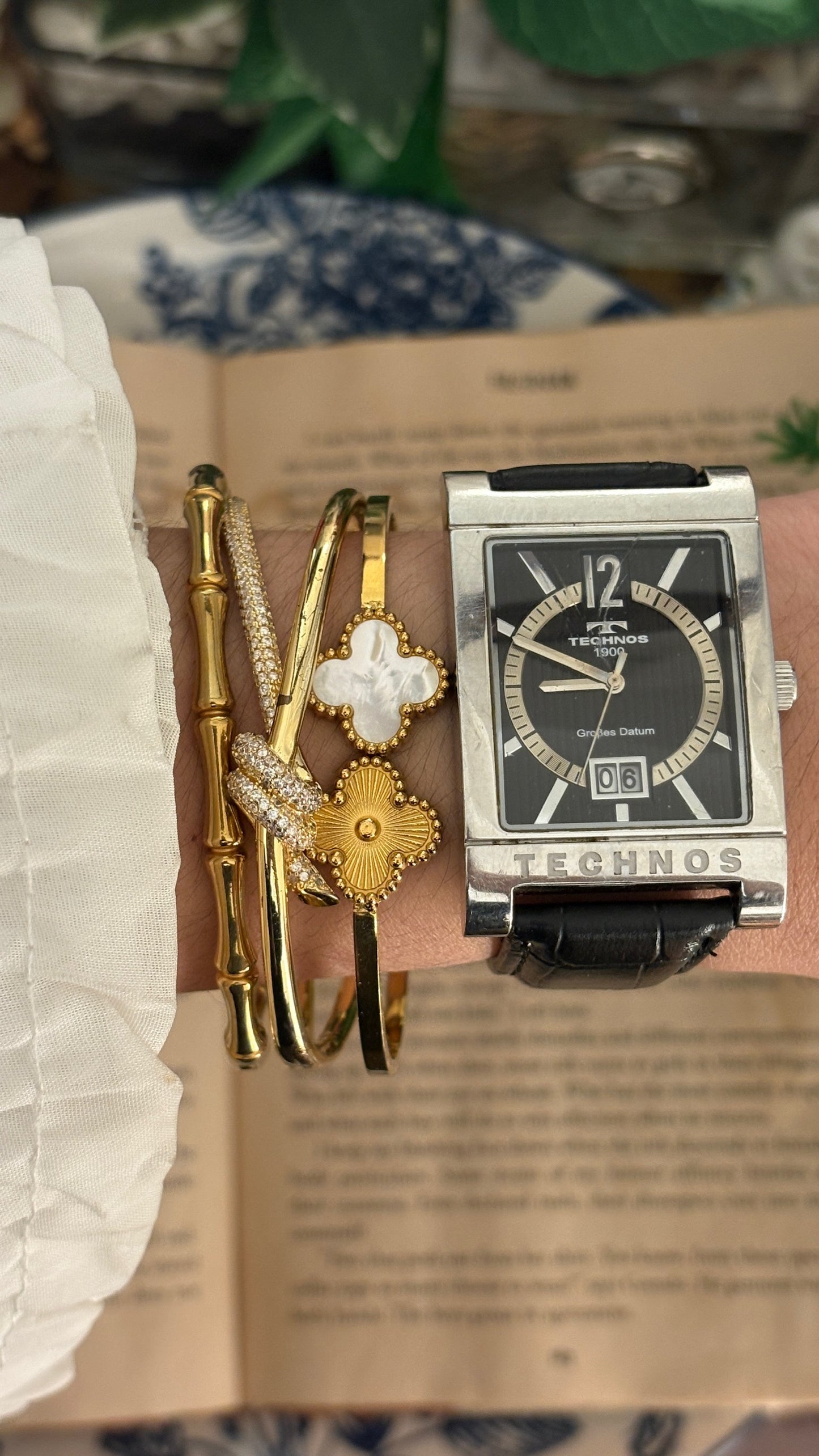 Rare Vintage Technos Swiss Grobes Datum Mens Tank Watch in Silver Tone Quartz