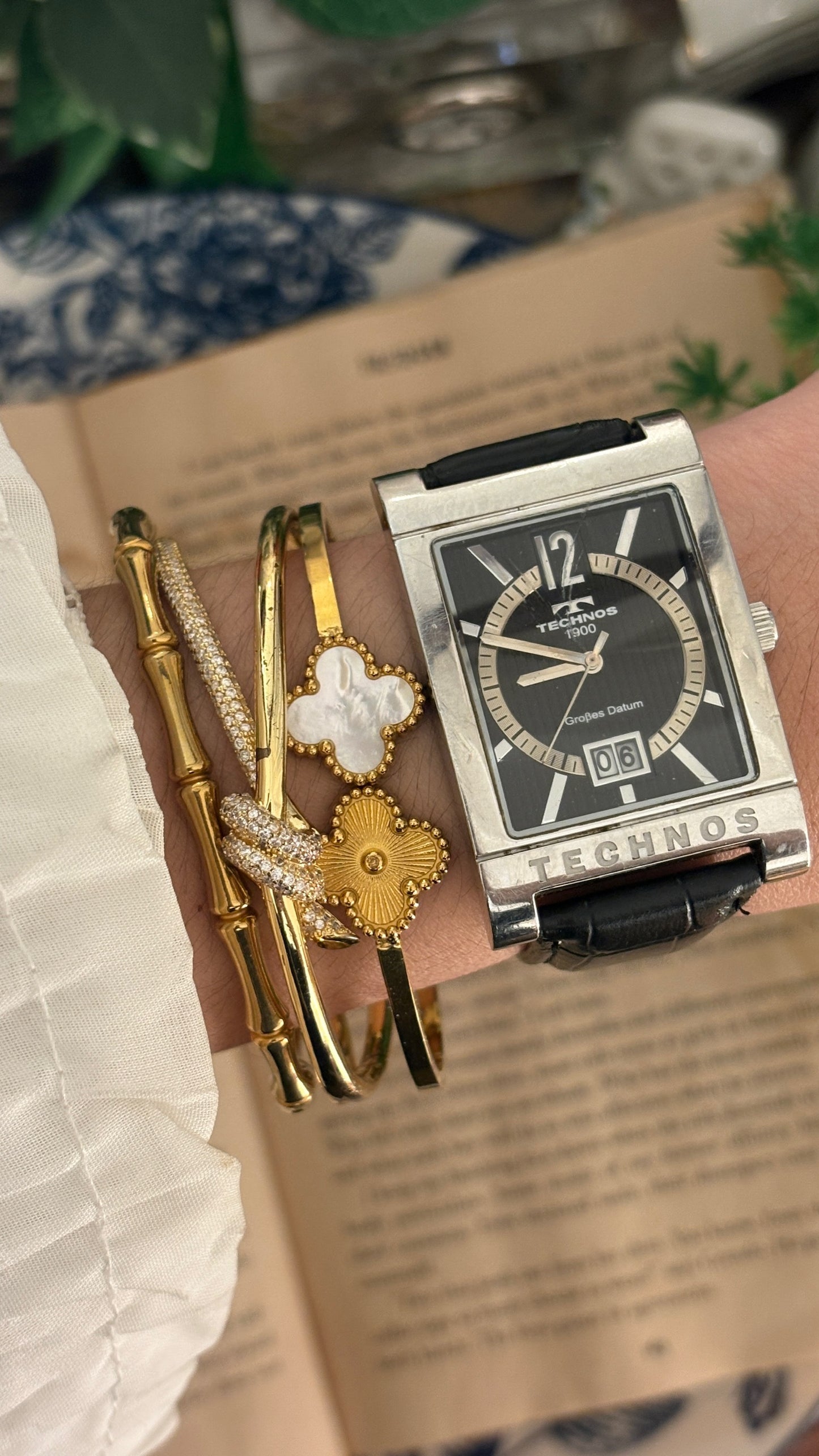 Rare Vintage Technos Swiss Grobes Datum Mens Tank Watch in Silver Tone Quartz
